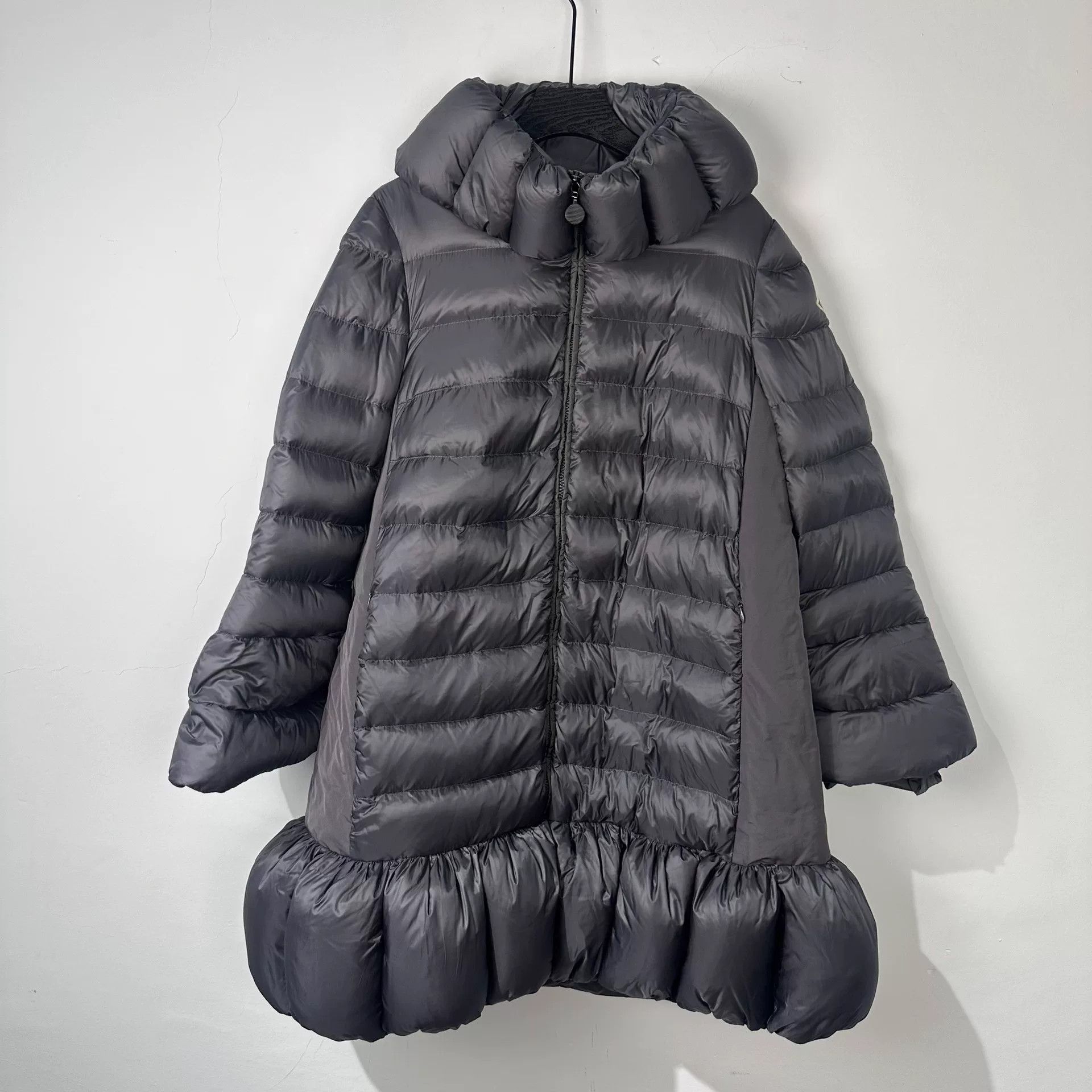 Moncler Moncler Down Down Jacket S Women Size S / US 4 / IT 40 - 1 Thumbnail