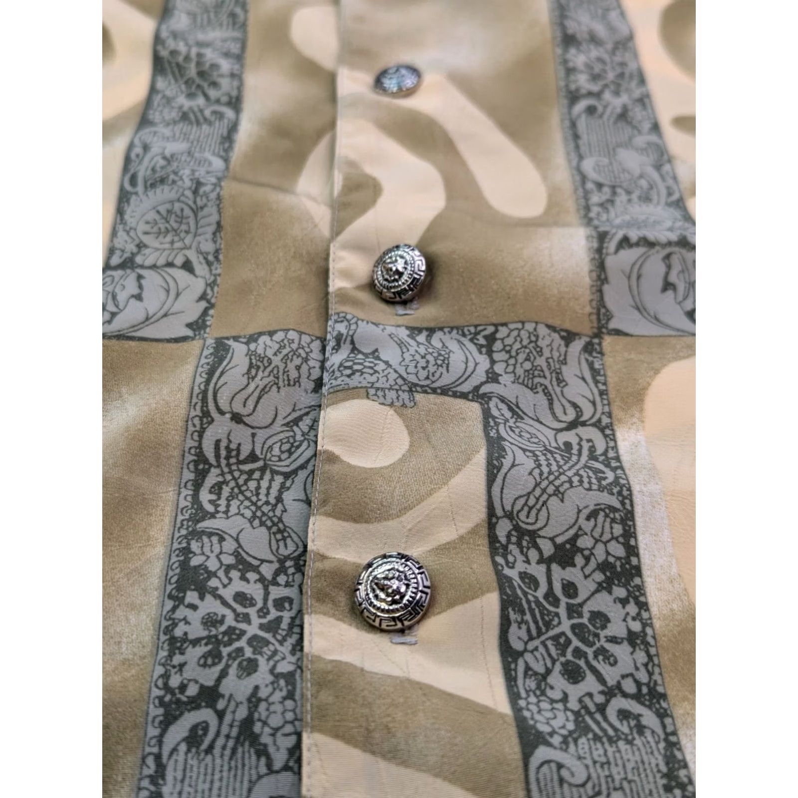 Vintage VINTAGE Paolo Maldini Button-Up Shirt Men L Brown Abstract Paisley Swirls Vines All Over Print Aztec model Designer Retro Photo: 90s-Theme Size US L / EU 52-54 / 3 - 5 Thumbnail