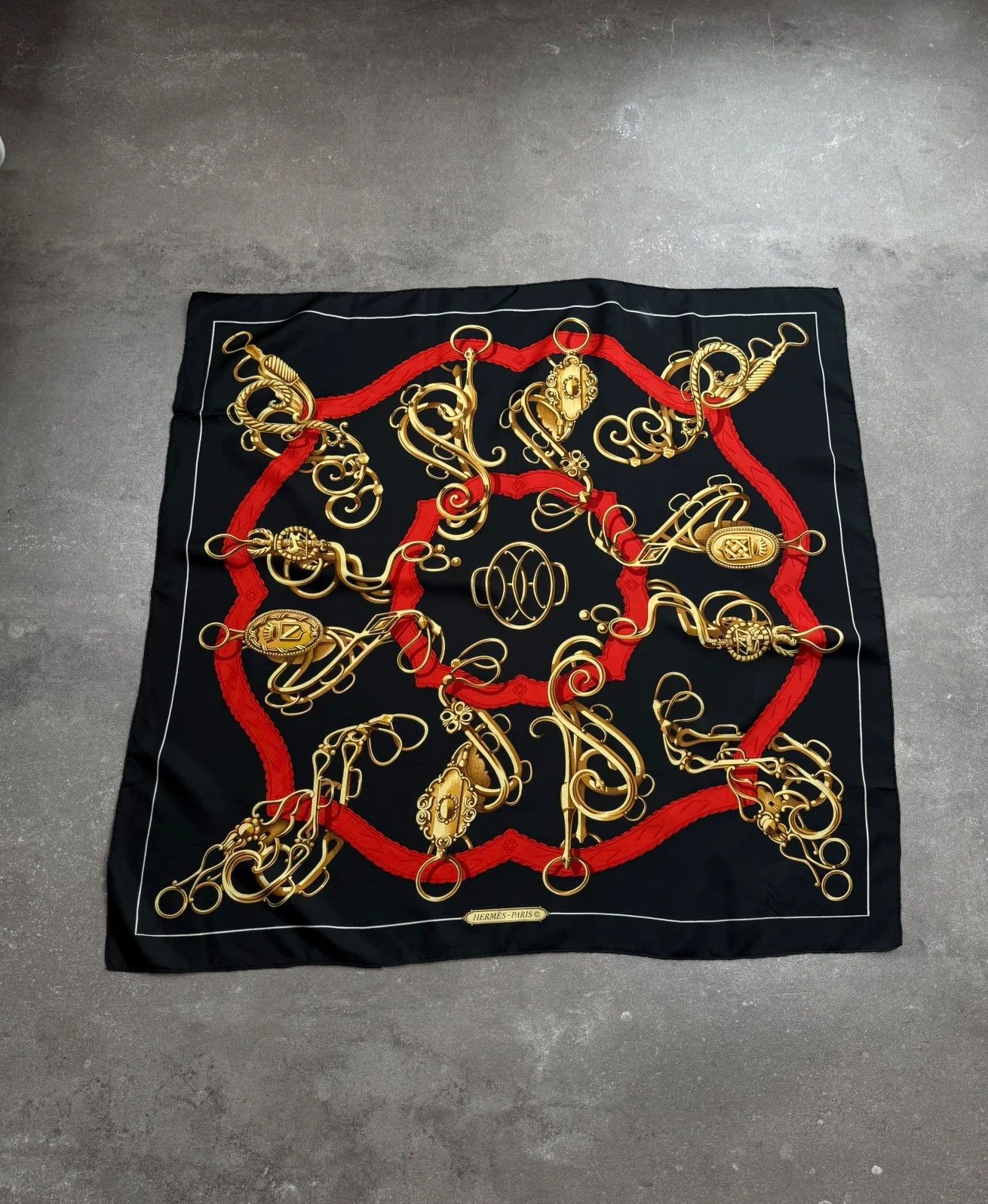 Hermes Hermès châles shawls vintage luxury old money 1980s Size ONE SIZE - 1 Thumbnail