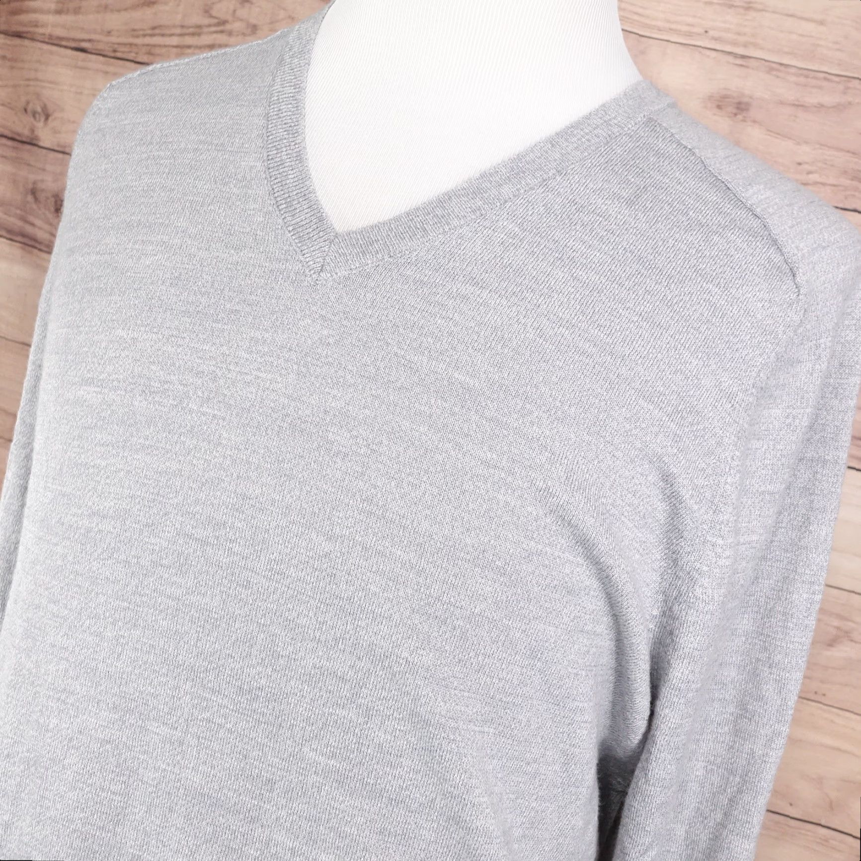 Banana Republic Vintage Banana Republic Wool Sweater V-Neck Pullover Adult XL Gray Classic Buttonless Casual Size US XL / EU 56 / 4 - 2 Thumbnail