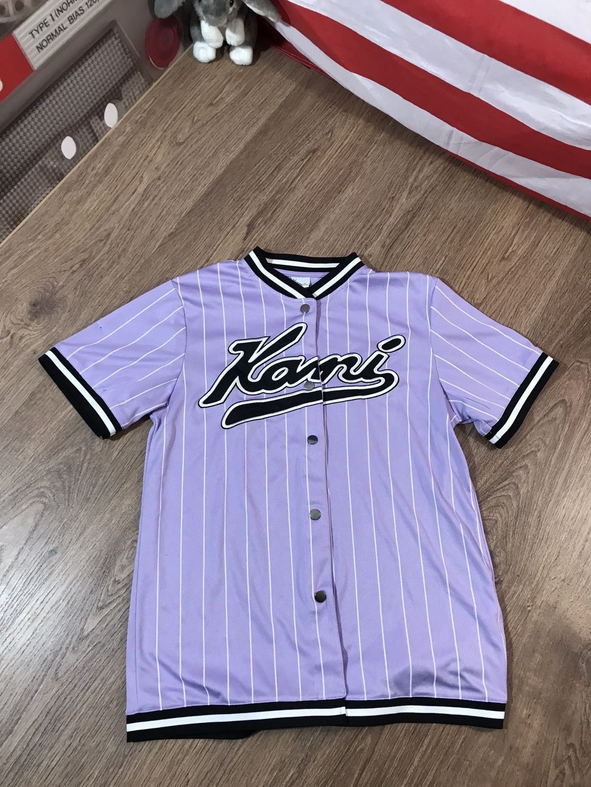 Karl Kani Karl Kani T shirt streetwear y2k on buttons size M Size US M / EU 48-50 / 2 - 1 Thumbnail