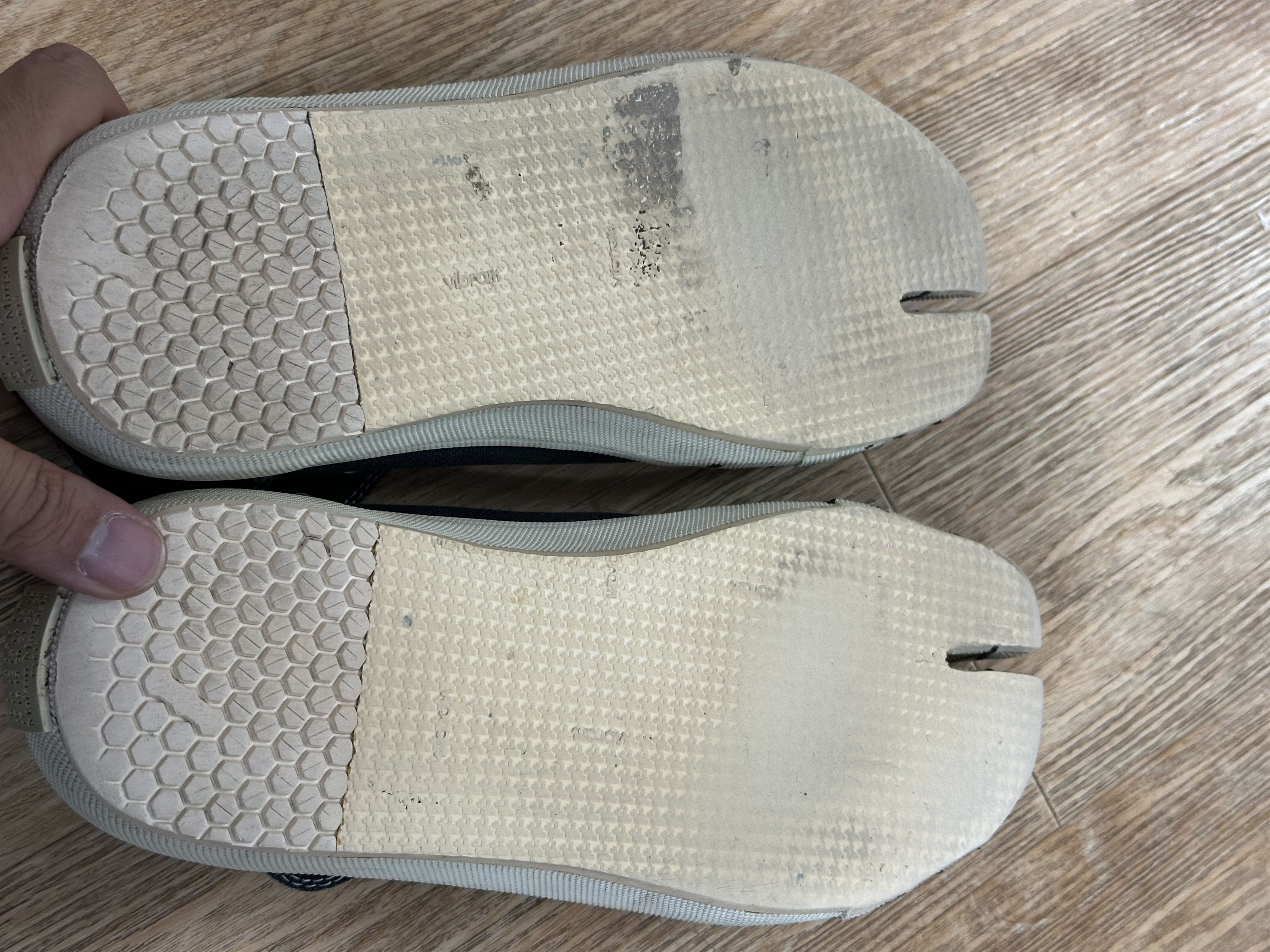 Maison Margiela Maison Margiela Painted Splatter Hi Tabi Sneaker Size US 8.5 / EU 41-42 - 11 Thumbnail
