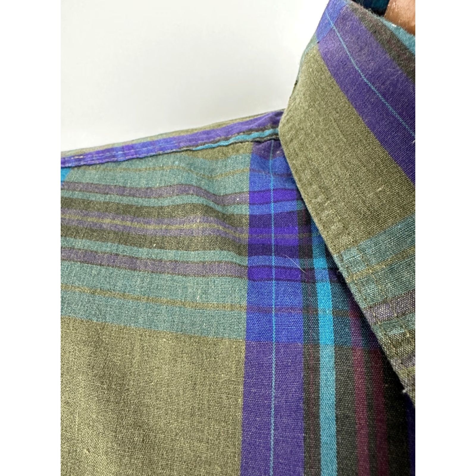 Van Heusen VINTAGE Van Heusen Shirt Men XL Olive Plaid 90s Casual Lightweight Button-Down Collar-Down Size US XL / EU 56 / 4 - 4 Thumbnail