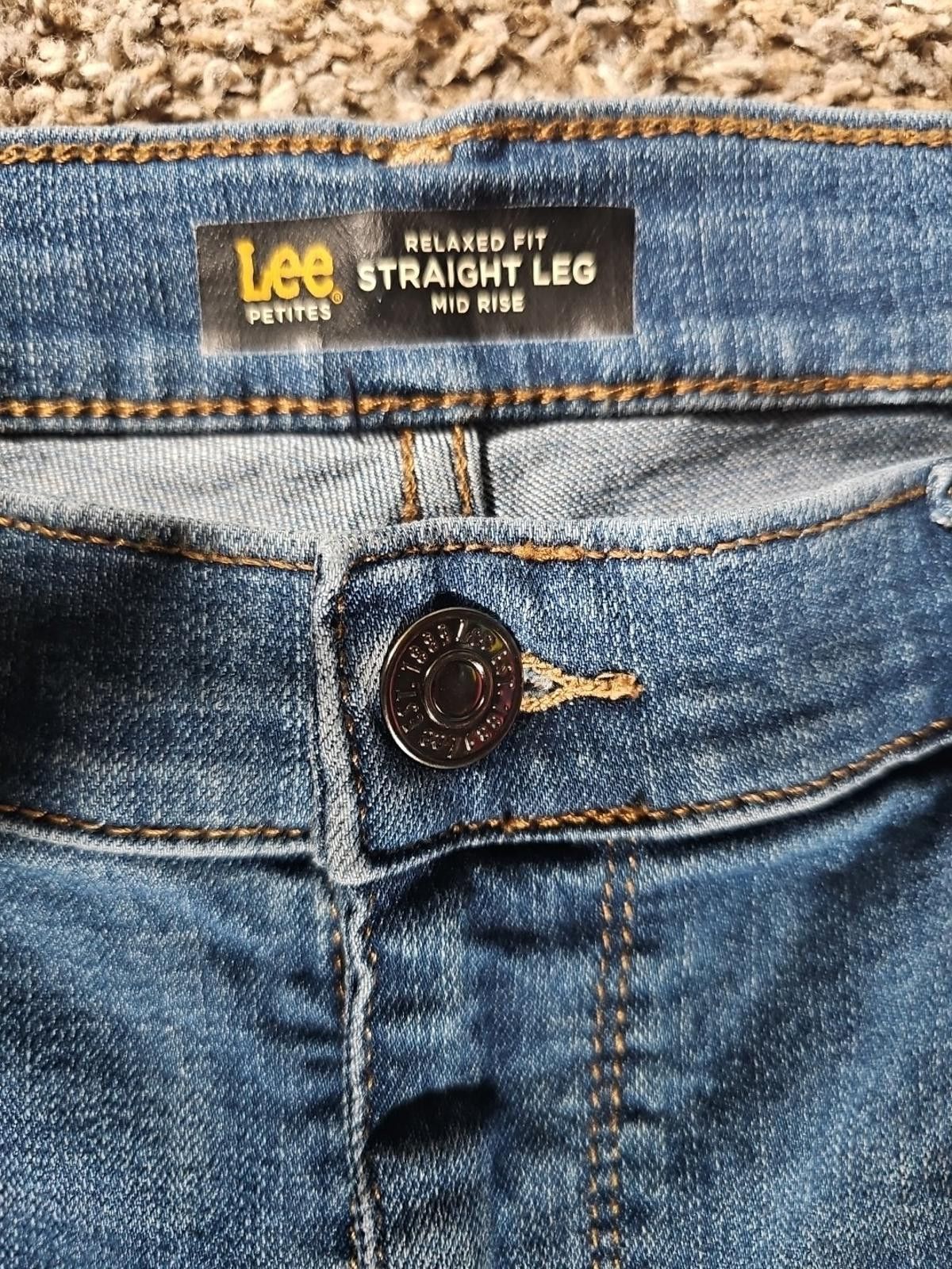 Lee Lee Petites Relaxed Fit Straight Leg Mid Rise Sz 4 Size 27" / US 4 / IT 40 - 3 Thumbnail