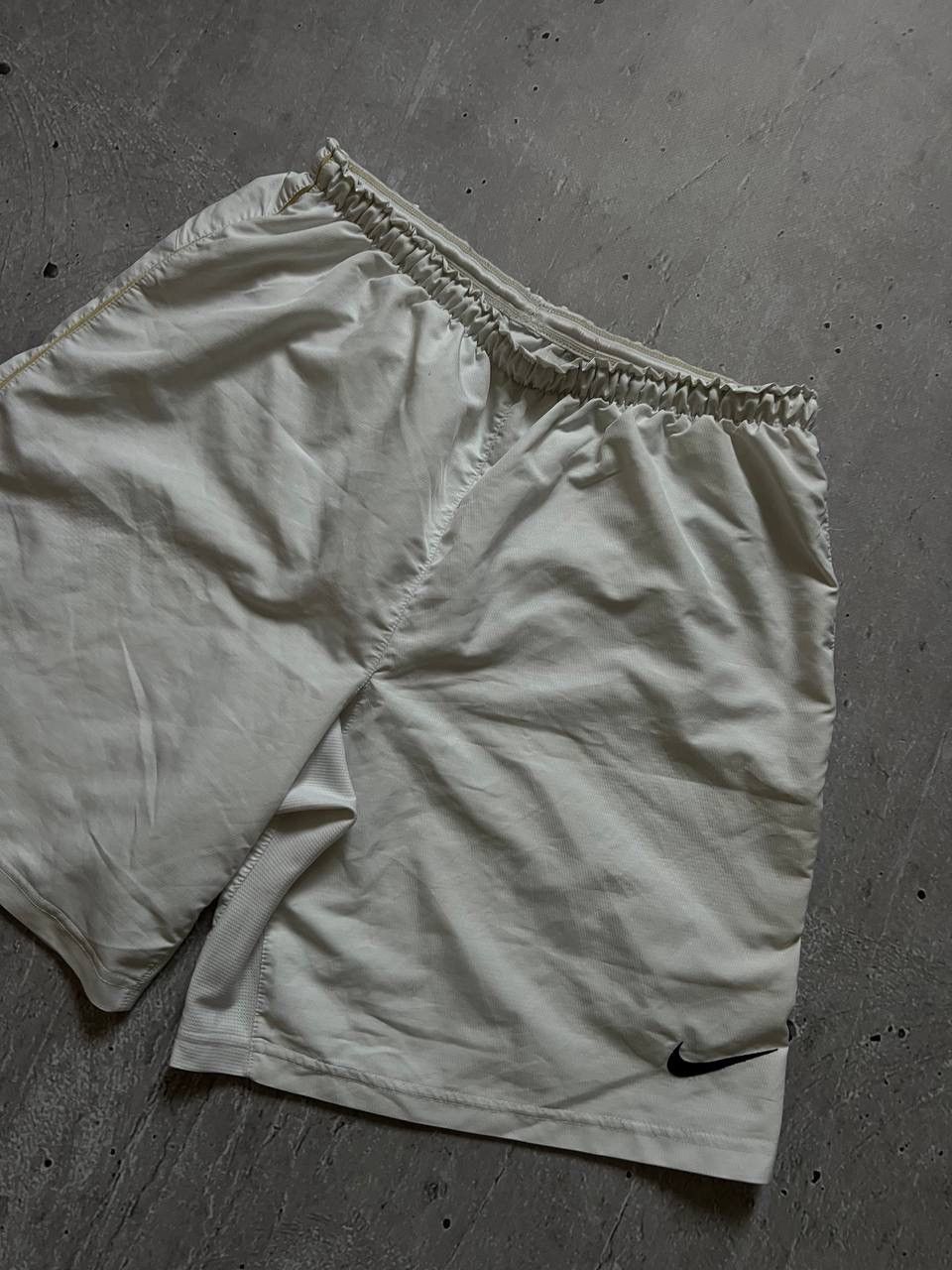 Nike Rare Shorts Vintage Nike Manchester United White Size S Size US 32 / EU 48 - 2 Thumbnail