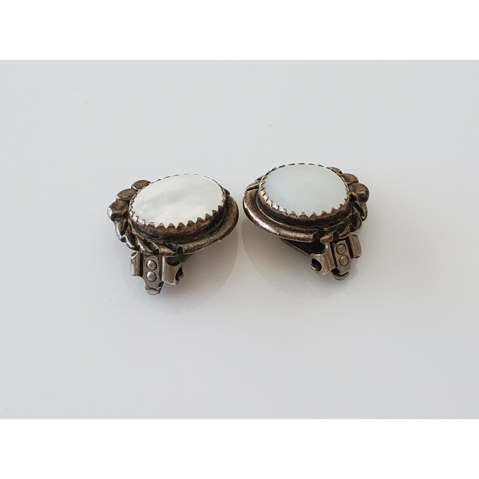 Other Vintage Sterling Silver Mother of Pearl Clip On Earrings Size ONE SIZE - 3 Thumbnail