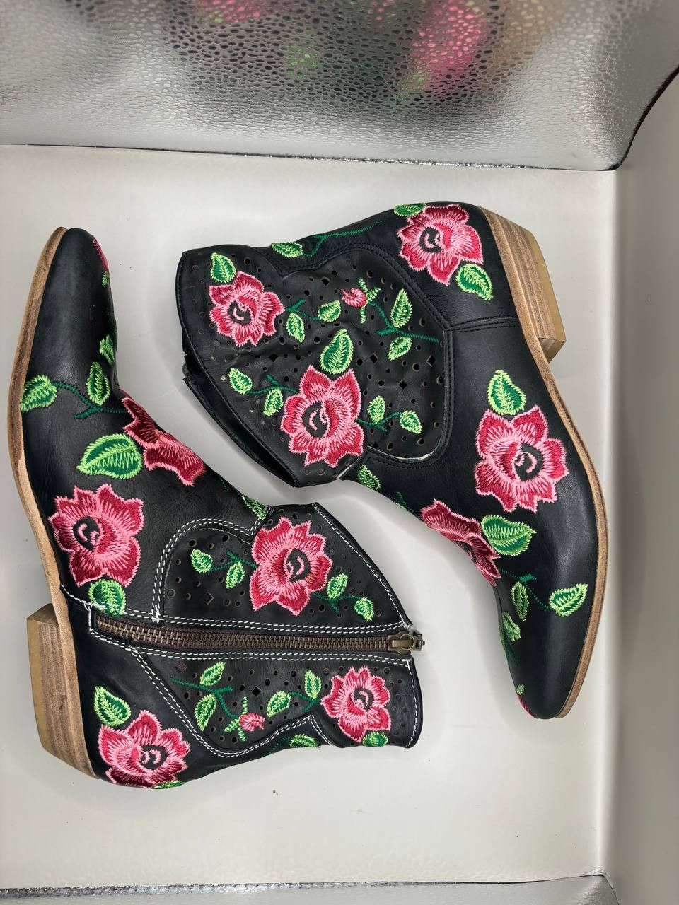 Savio Barbato Savio Barbato Italy Floral Western Ankle Boots Size US 7 / IT 37 - 1 Thumbnail