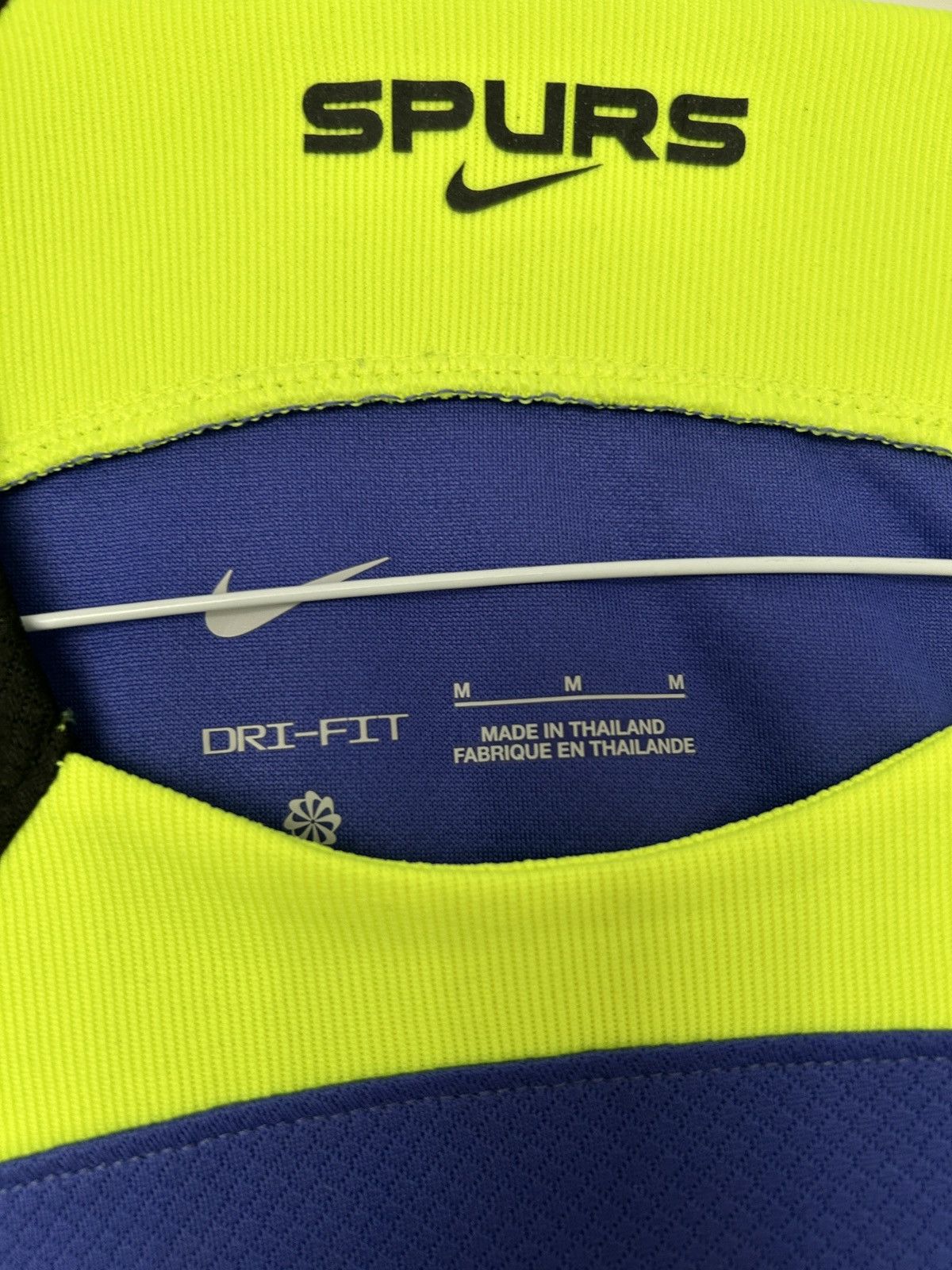 Nike Son Heung-min Signed Tottenham Hotspur Away Shirt 2022/23 Size US M / EU 48-50 / 2 - 3 Thumbnail