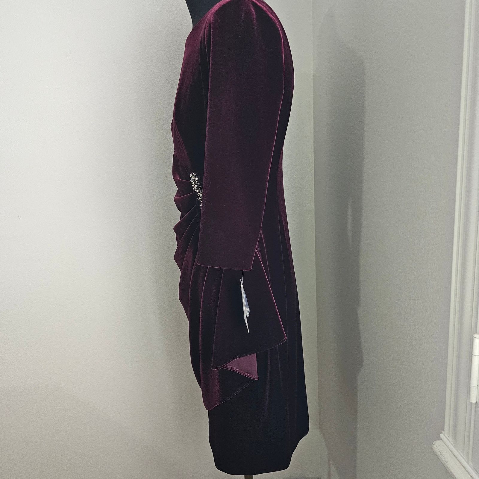 Alex Evenings Alex Evenings Velvet Ruched Beaded Hip Cocktail Dress 4P 4 Size S / US 4 / IT 40 - 5 Thumbnail