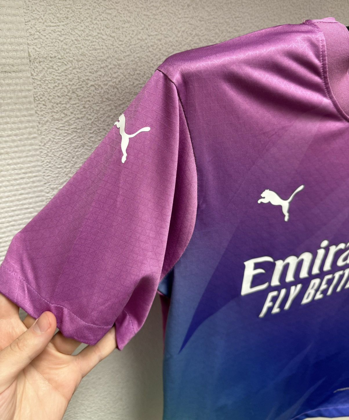 Puma Milan ACM Puma stripped soccer jersey L sz Size US L / EU 52-54 / 3 - 4 Thumbnail