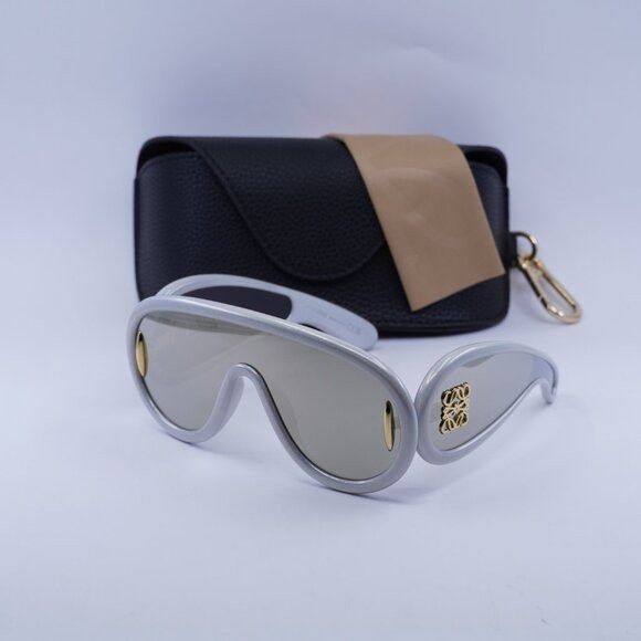 Loewe Loewe LW40108I 24C Sunglasses Light Grey/Gold Shield Frame Size ONE SIZE - 9 Thumbnail