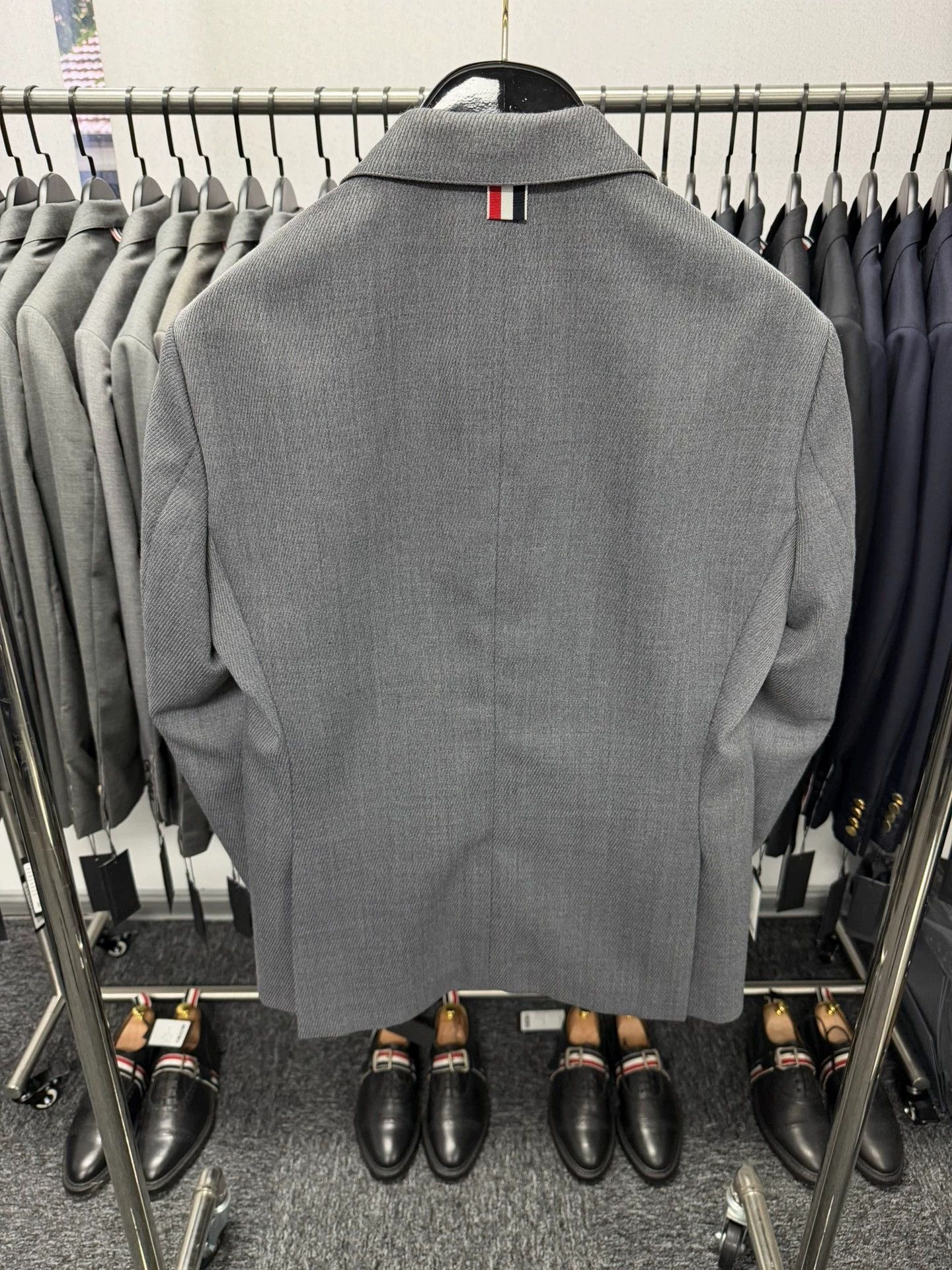 Thom Browne Thom Browne 3-Color Collar Medium Gray Slim Suit Size US L / EU 52-54 / 3 - 2 Thumbnail