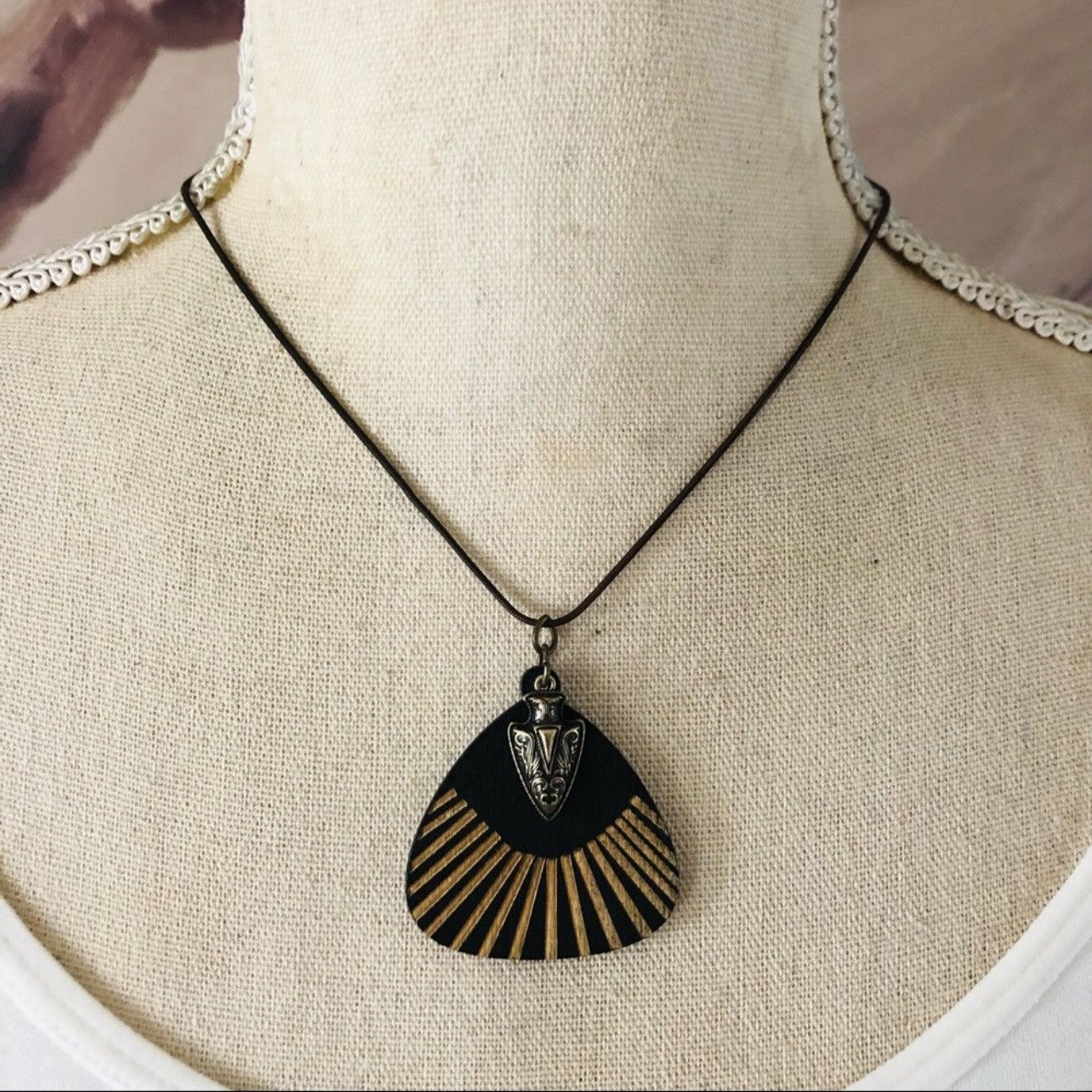 Vintage Boho style arrowhead charm wood disc pendant necklace Size ONE SIZE - 1 Thumbnail