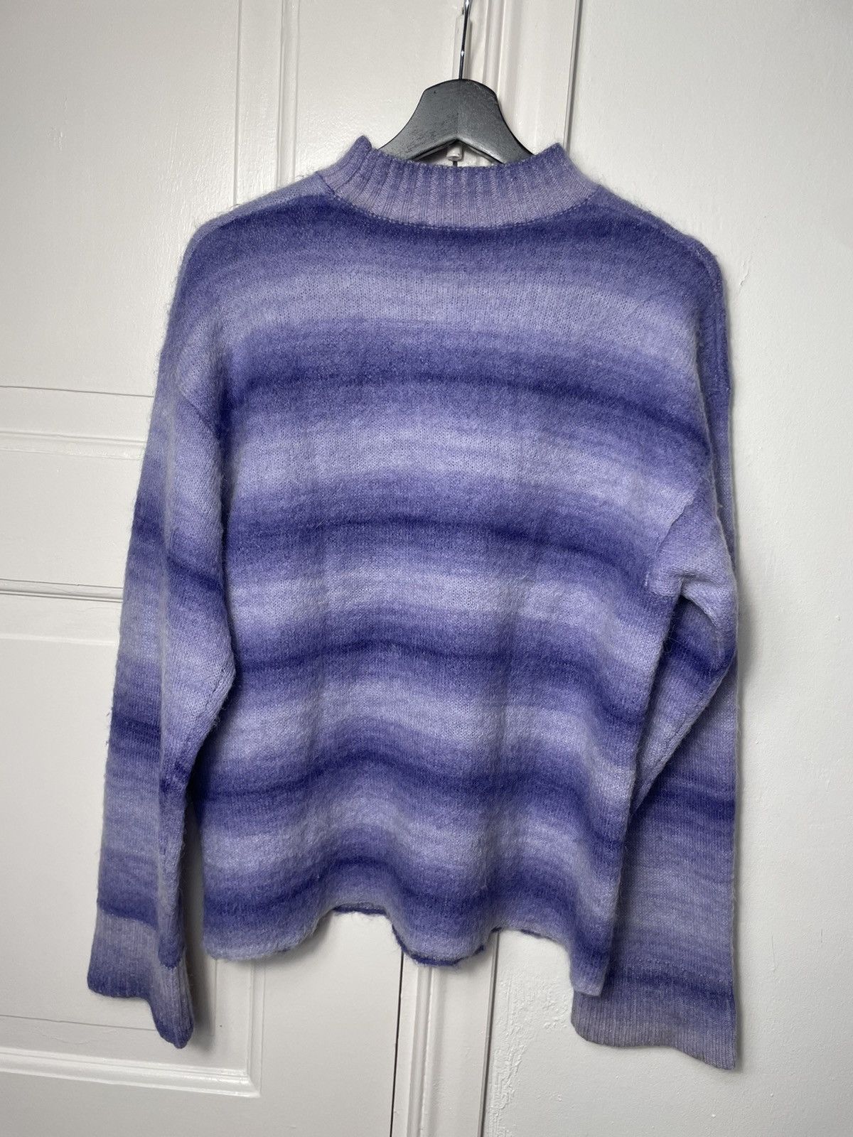 Acne Studios Acne Studios new collections gradient purple/lilac sweater Size US M / EU 48-50 / 2 - 2 Thumbnail