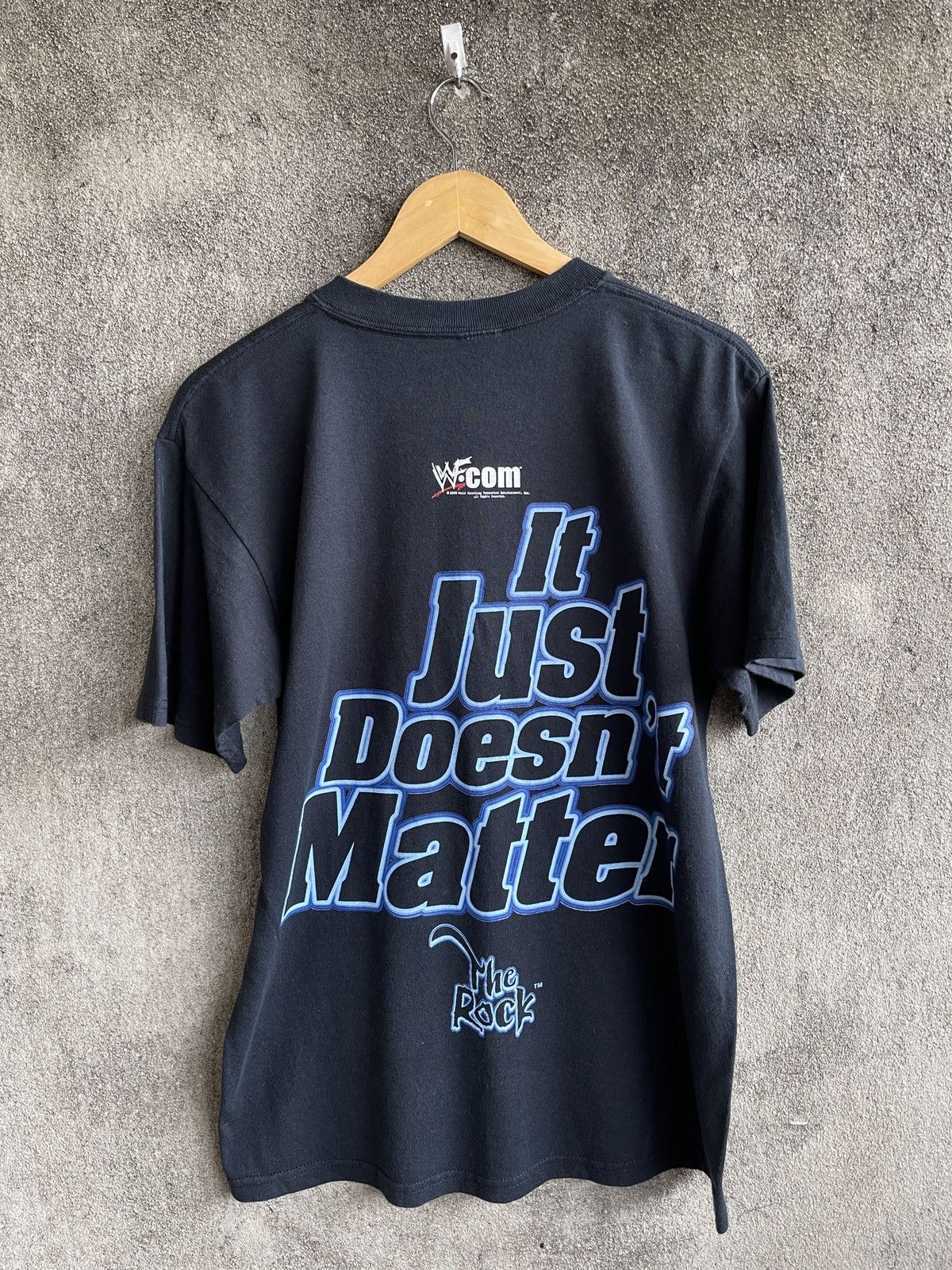 Vintage Rare🔥Vtg 2000 WWF The Rock ‘It Just Doesn’t Matter Tee Size US M / EU 48-50 / 2 - 1 Thumbnail