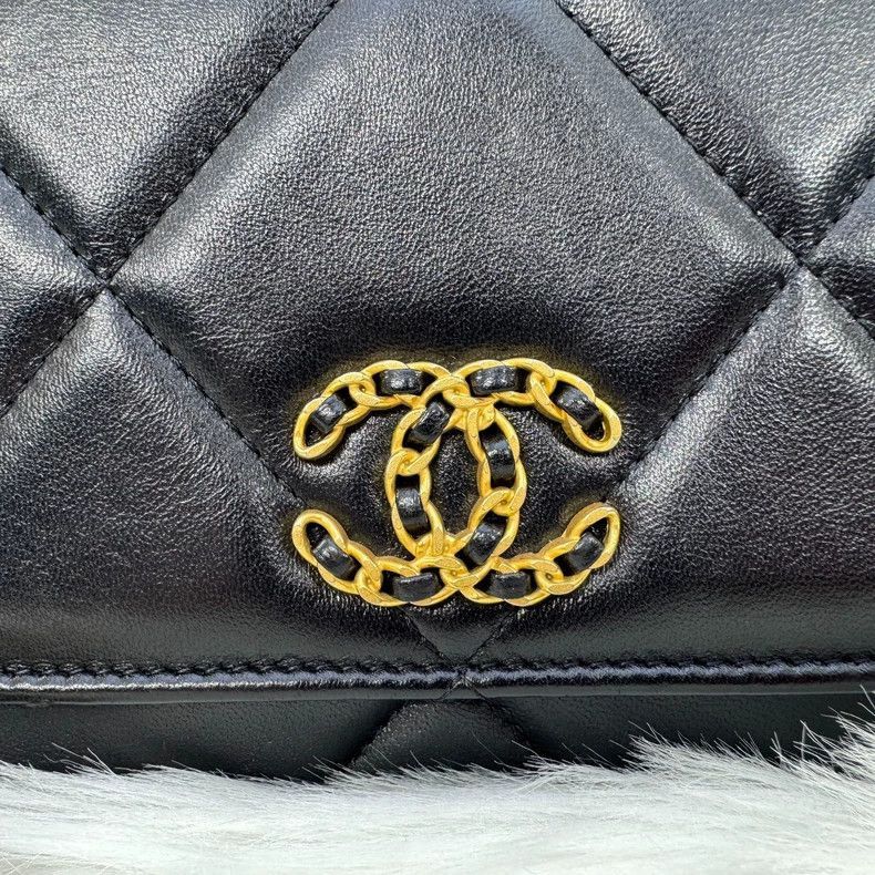 Chanel Chanel Classic Logo Leather Shoulder Bag -2505 Size ONE SIZE - 8 Thumbnail