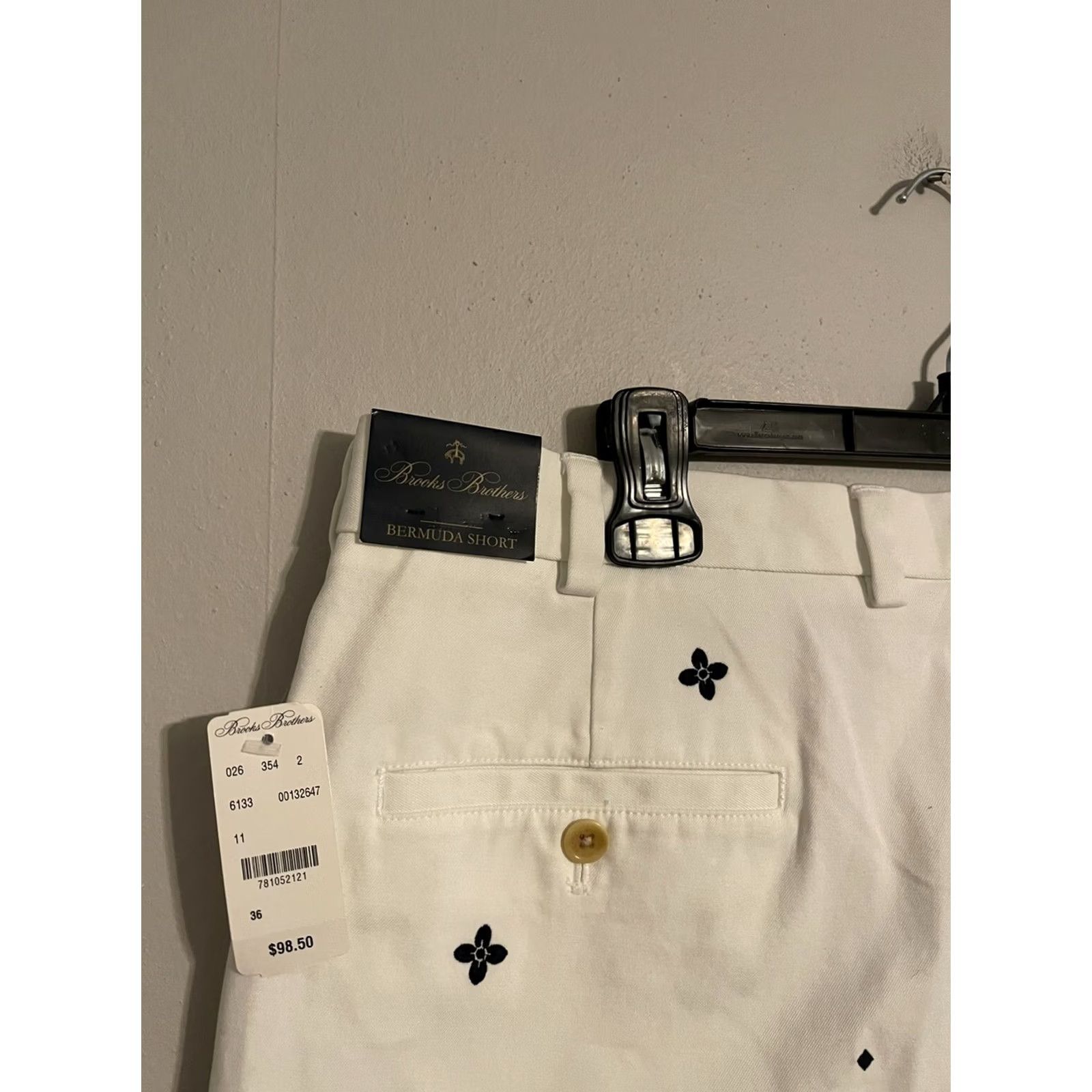 Brooks Brothers Brooks Brothers Bermuda Shorts White Geometric Floral Chino Mens 36 Size US 36 / EU 52 - 2 Thumbnail