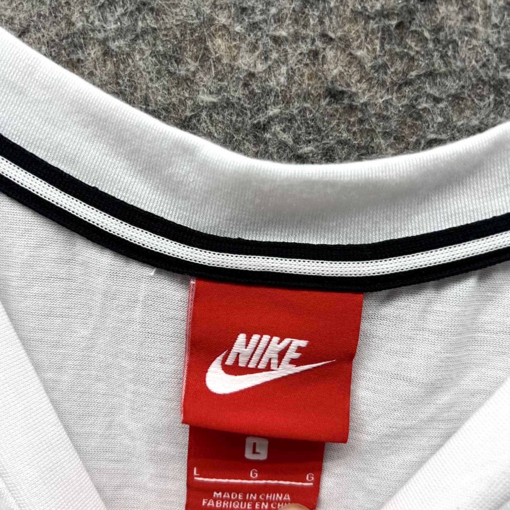 Nike VINTAGE Nike Shirt Women Large White Tank Top Swoosh Sportswear Basic Casual/Party/Cocktail/Travel Mens Size L / US 10 / IT 46 - 7 Thumbnail