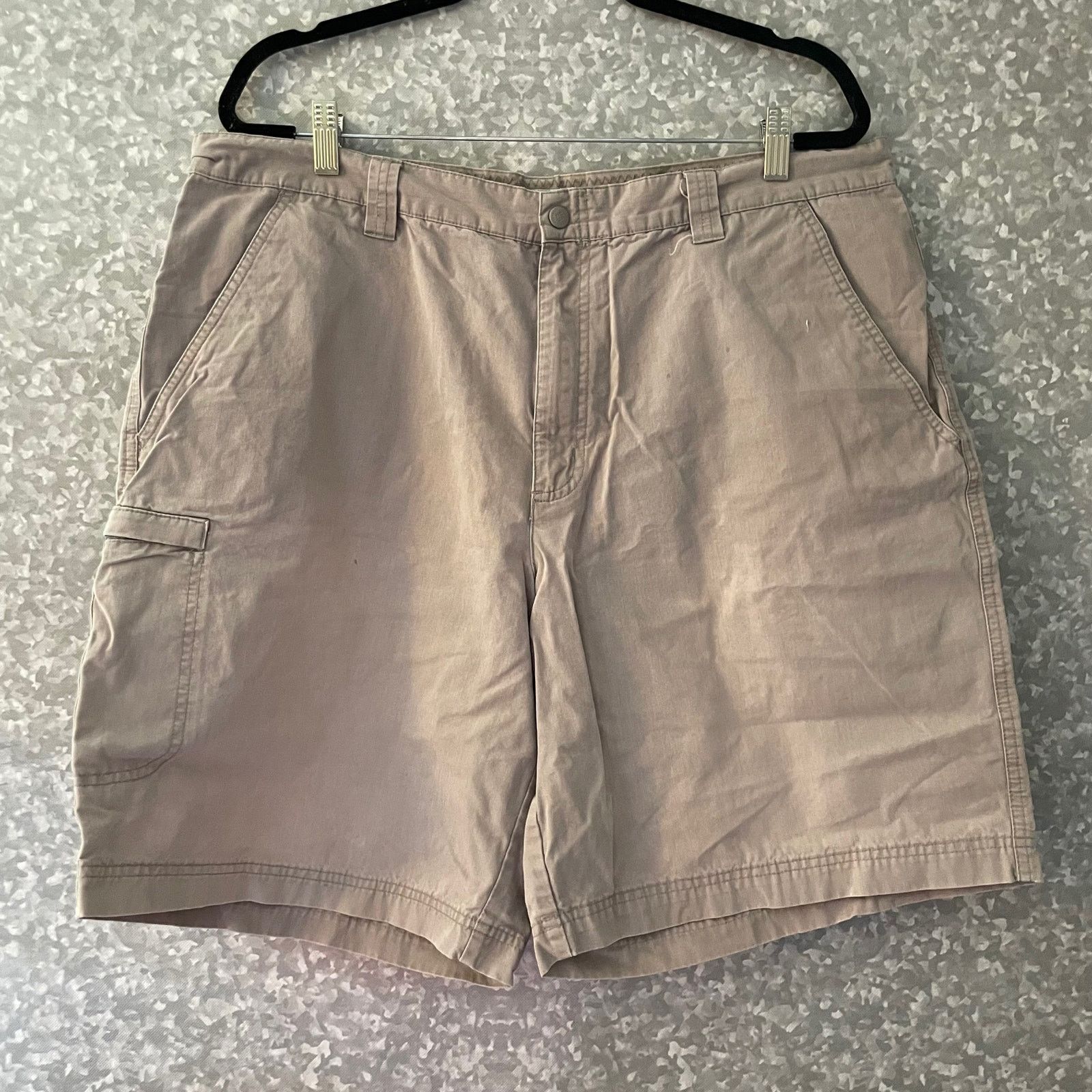Columbia Columbia Khaki Tan Zip Cargo Chino Shorts - Size 40 Size US 40 / EU 56 - 1 Thumbnail