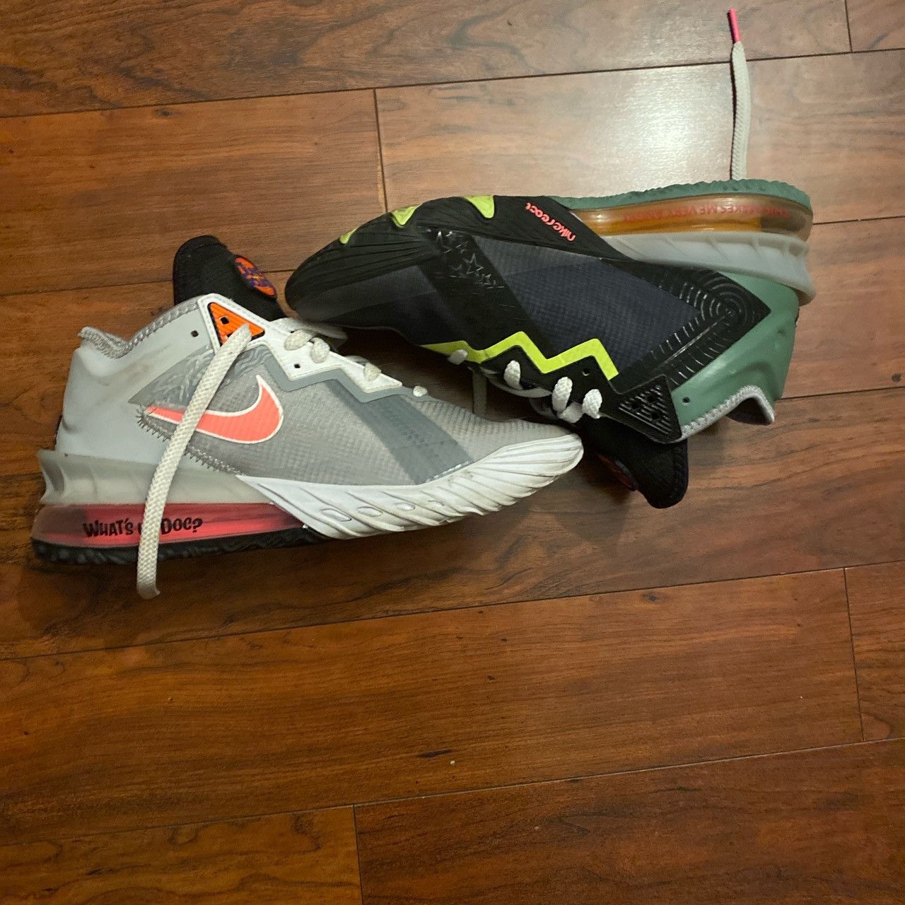 looney tunes sneakers nike