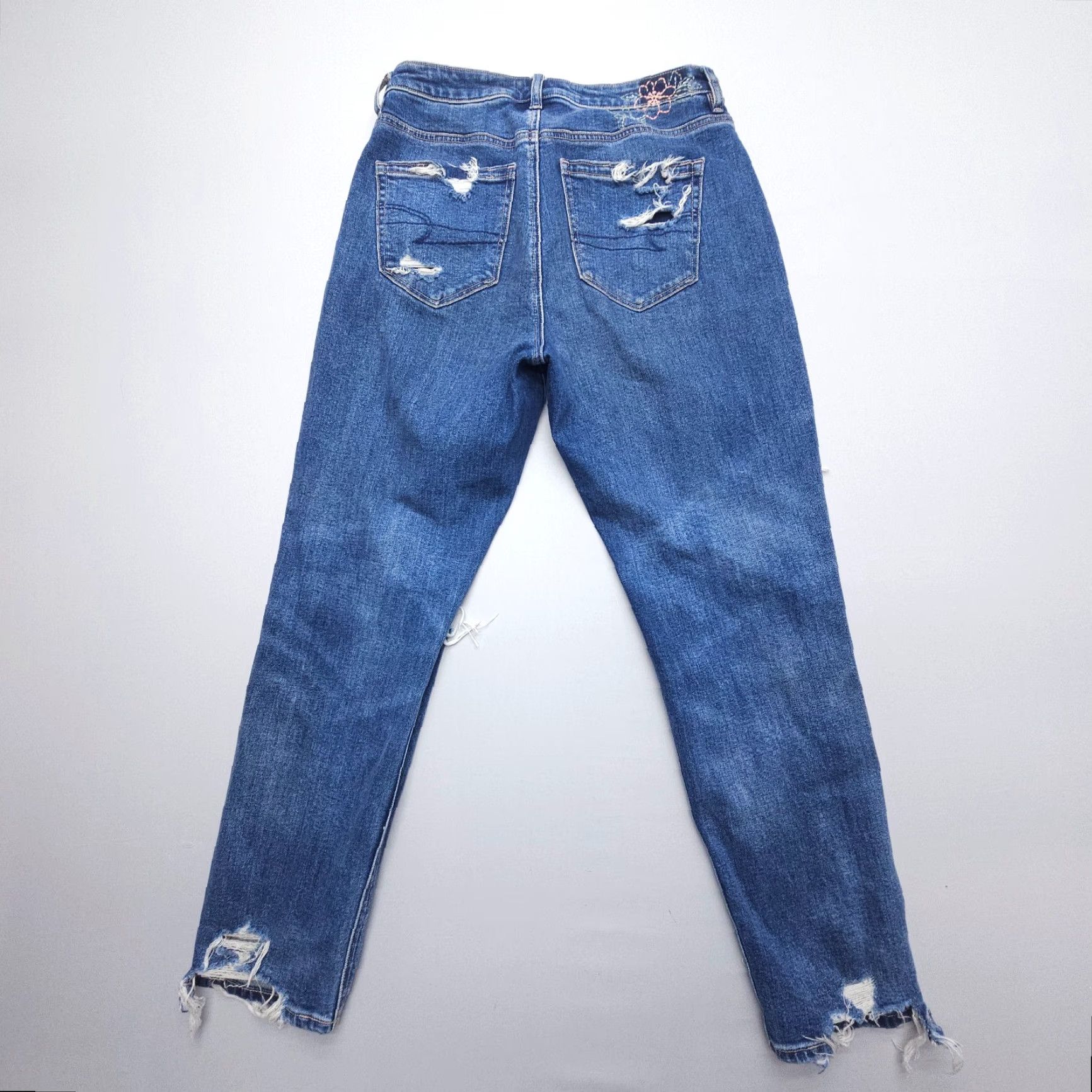 American Eagle Outfitters VINTAGE American Eagle Outfitters Mom Jeans Size 6 Distressed High Rise Dark Wash Floral Logo Blue Denim 90s Womens Jeans Size 28" / US 6 / IT 42 - 2 Thumbnail
