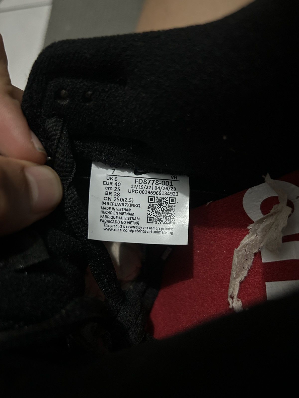 Nike × Supreme nike sb dunk low supreme rammellzee Size US 7 / EU 40 - 7 Thumbnail