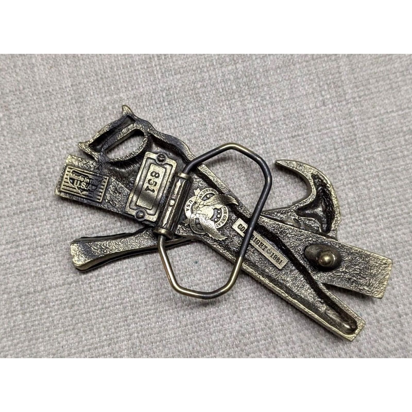 Vintage VINTAGE USA made The Great American Buckle Company belt buckle BRASS hammer pattern belt Buckle Men CARPENTER tools handyman western Size ONE SIZE - 3 Thumbnail