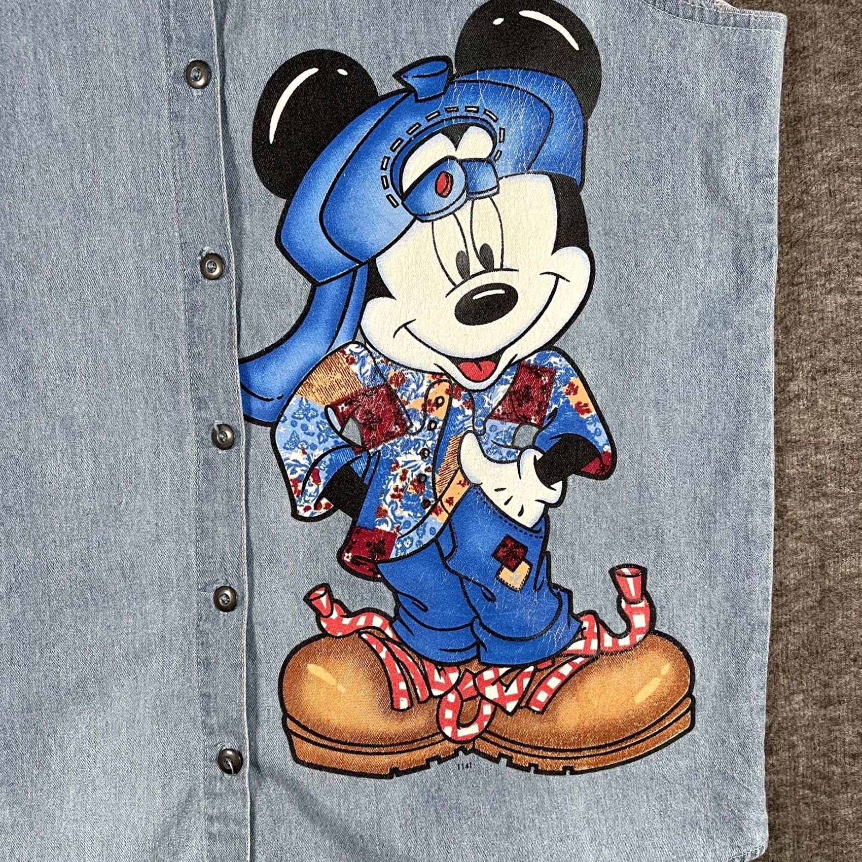 Disney VINTAGE Disney Mickey Unlimited Shirt Mens Large Denim Sleeveless Made USA 90s Size US L / EU 52-54 / 3 - 3 Thumbnail
