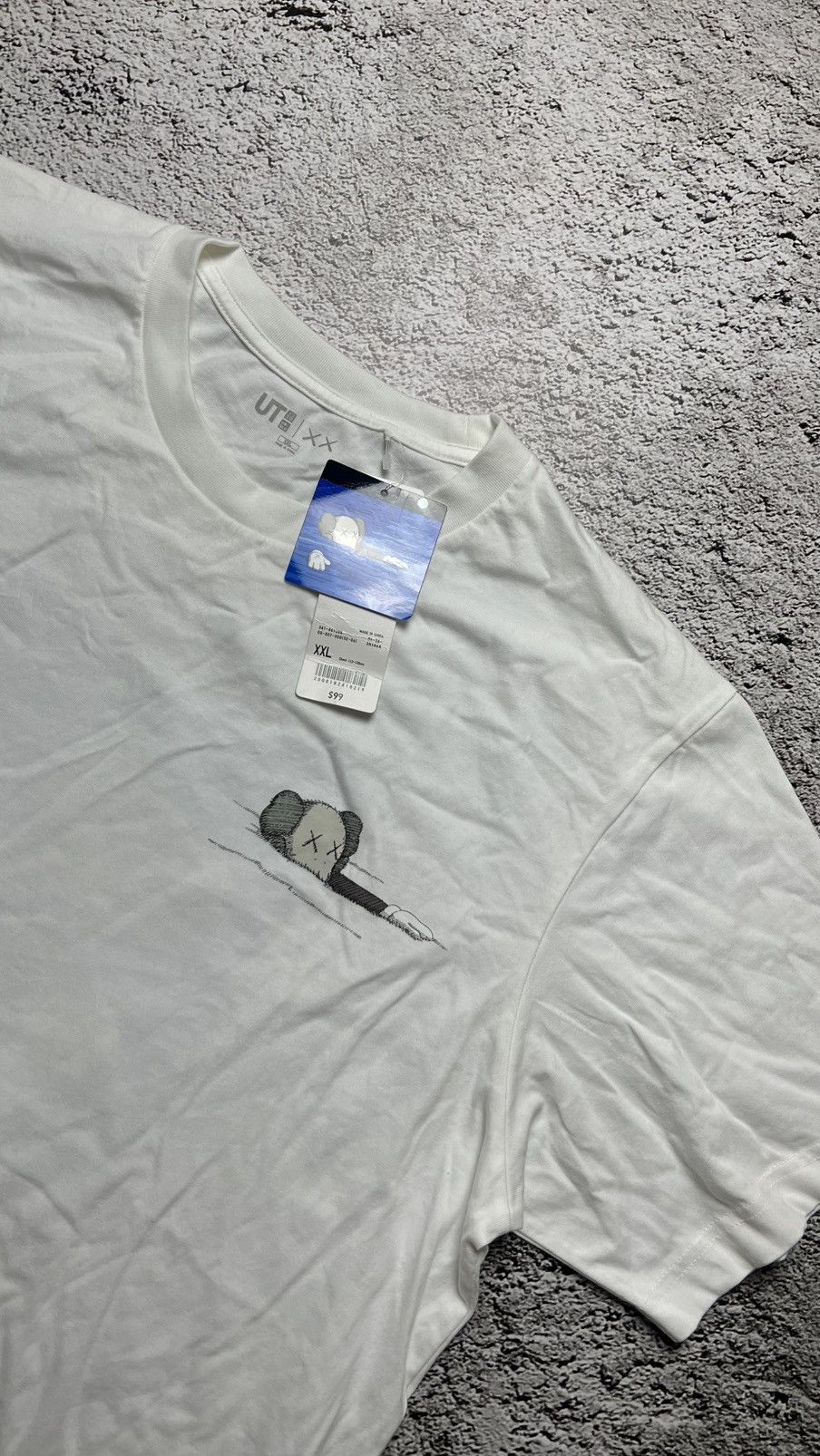 Kaws × Uniqlo New with tags NWT Uniqlo x Kaws art book cover t shirt Size US XXL / EU 58 / 5 - 3 Thumbnail