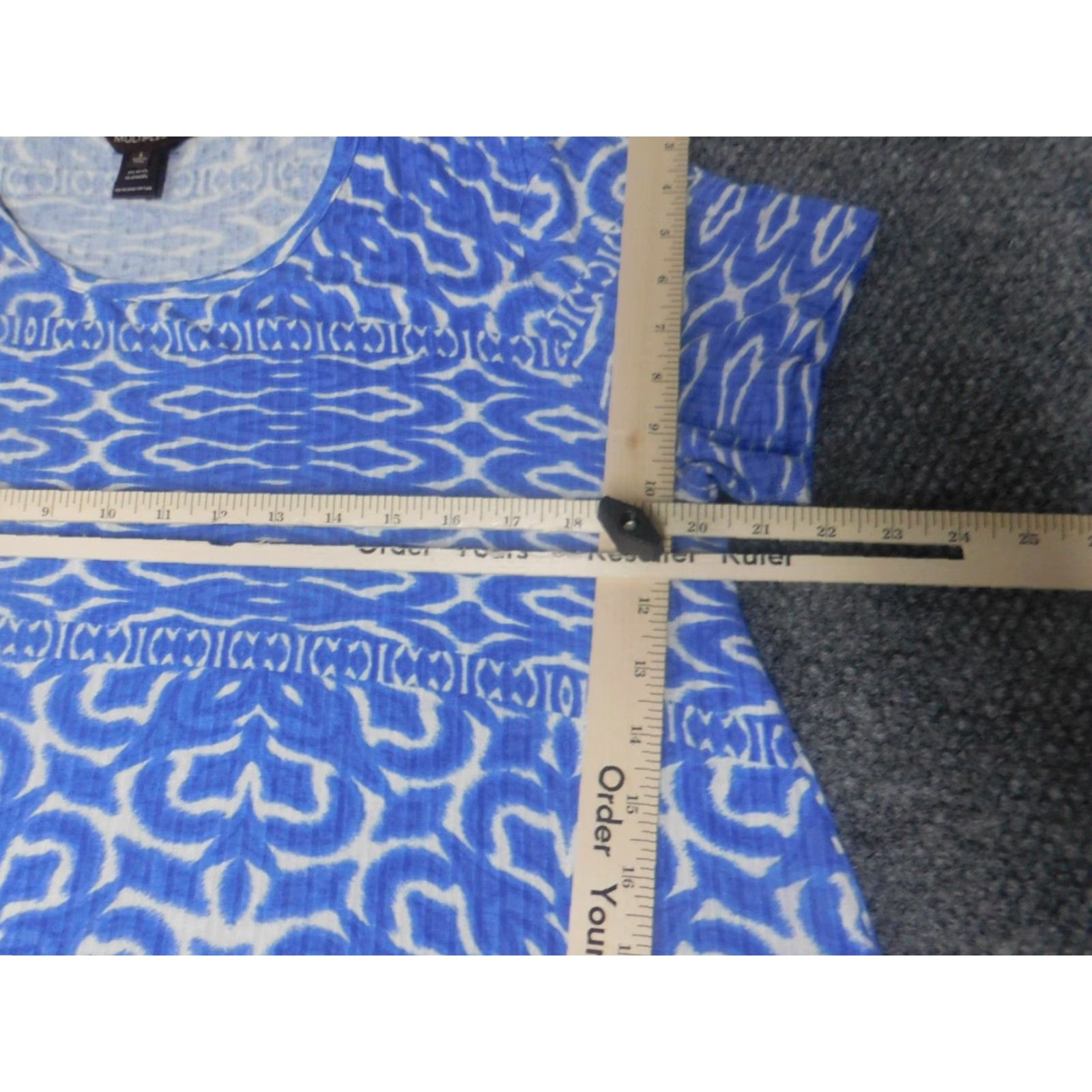 Vintage Multiples Womens Blouse L Blue Short Sleeve Crew Neck Pullover Floral Rayon Stretch Casual Buttons Regular Front Blemishes Size L / US 10 / IT 46 - 5 Thumbnail