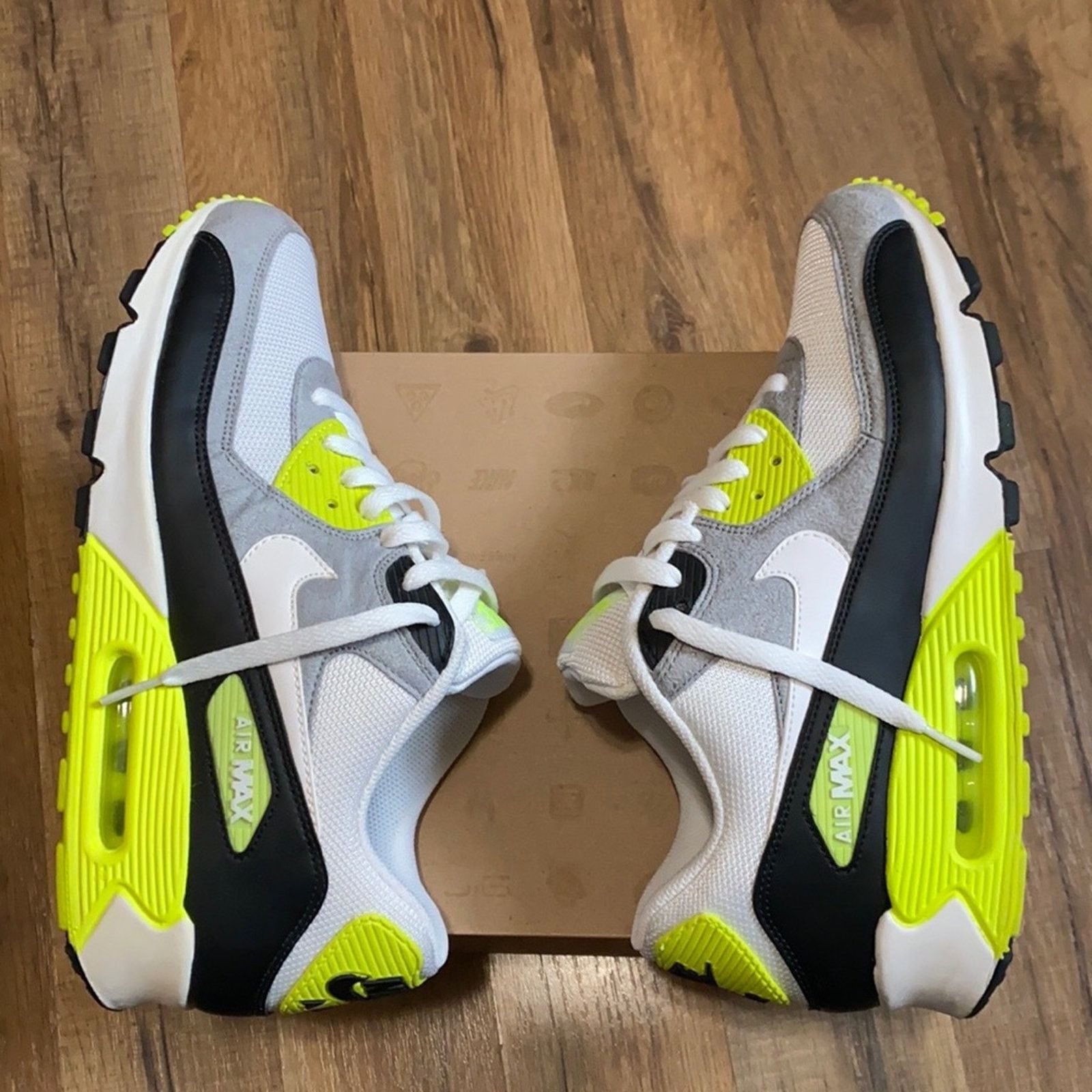 Nike 2011 Nike Air Max 90 Volt Size US 10.5 / EU 43-44 - 4 Thumbnail