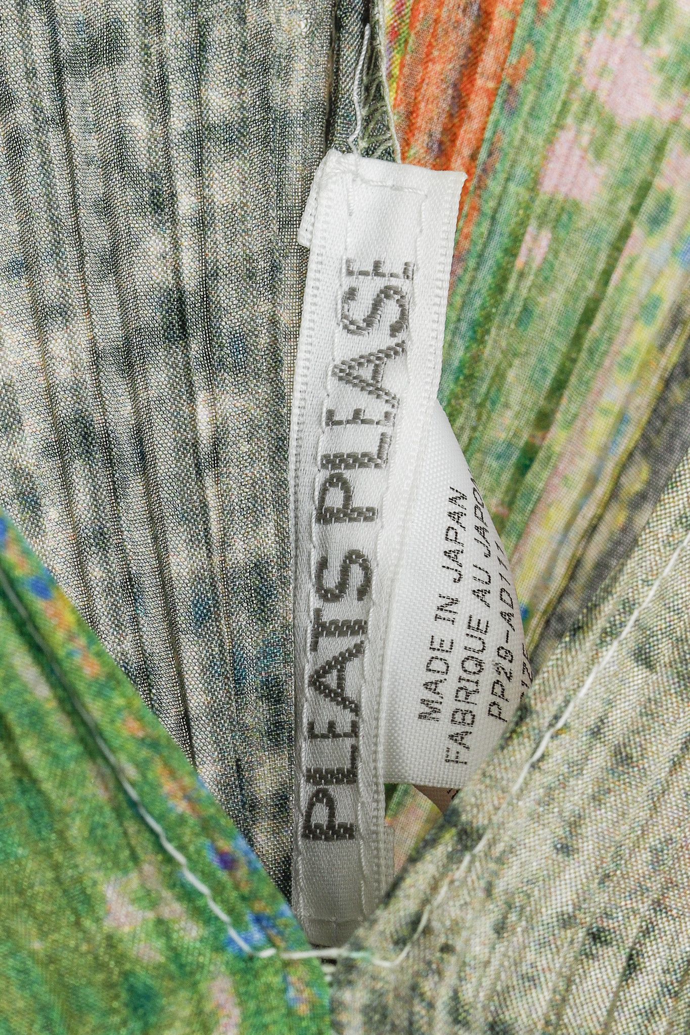 Pleats Please Issey Miyake Issey Miyake Pleats Please Green & Pink Abstract-Print Shawl Size ONE SIZE - 4 Thumbnail