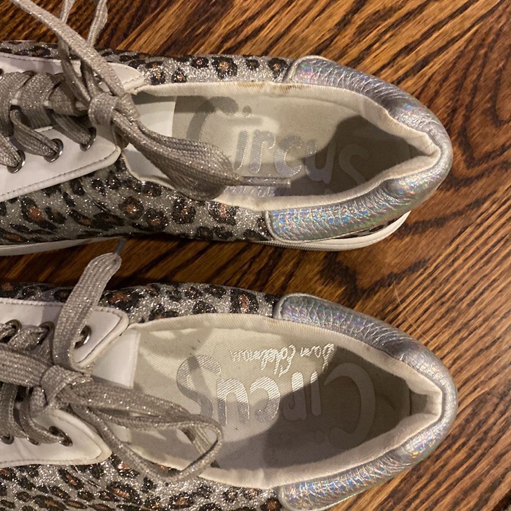 Sam Edelman Circus by Sam Edelman 8.5M white & silver leopard sneakers Size US 8.5 / IT 38.5 - 6 Thumbnail