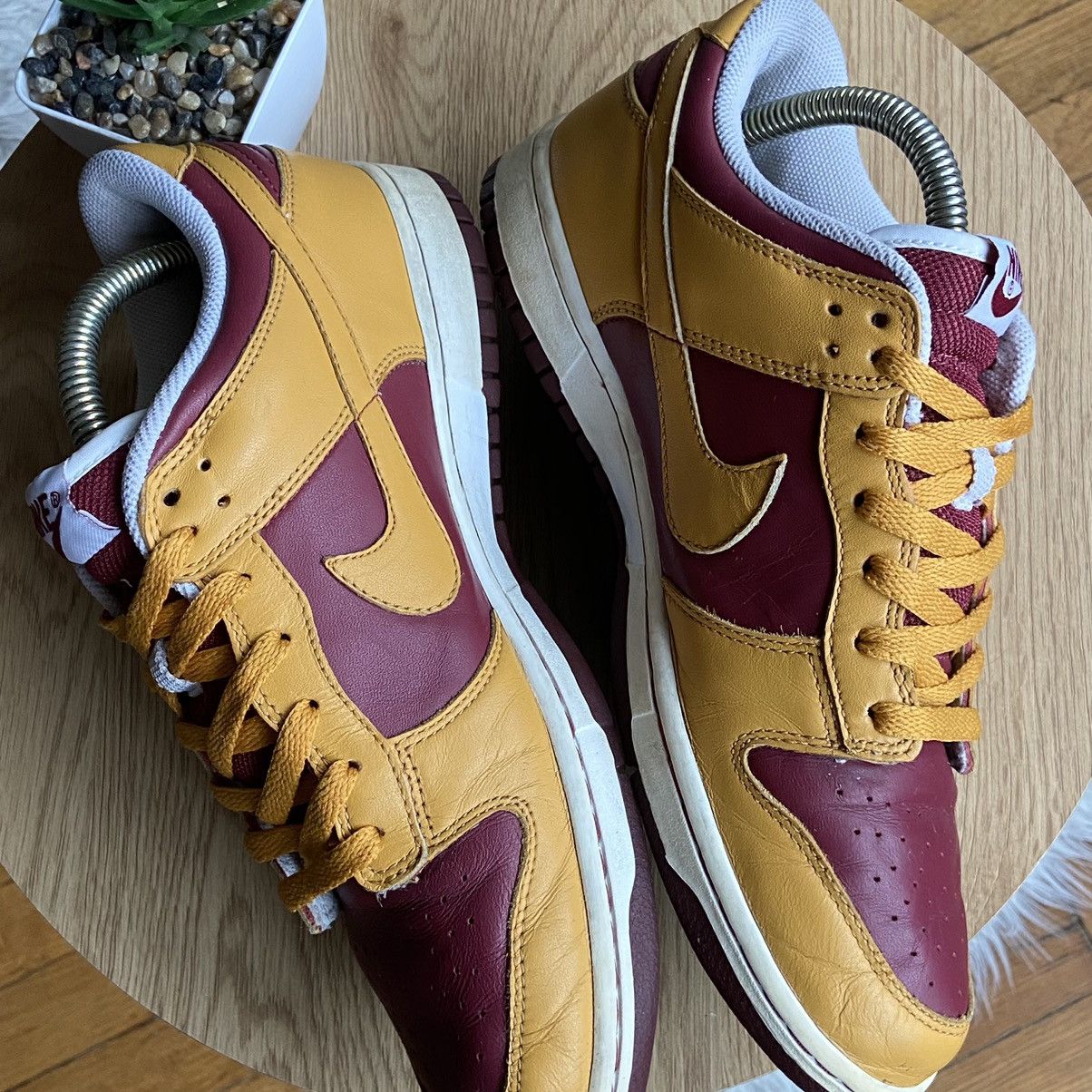 Nike 📌 Vintage RARE Nike Dunk Team Red / Gold Leaf 2005 Sneakers Size US 9 / EU 42 - 9 Thumbnail