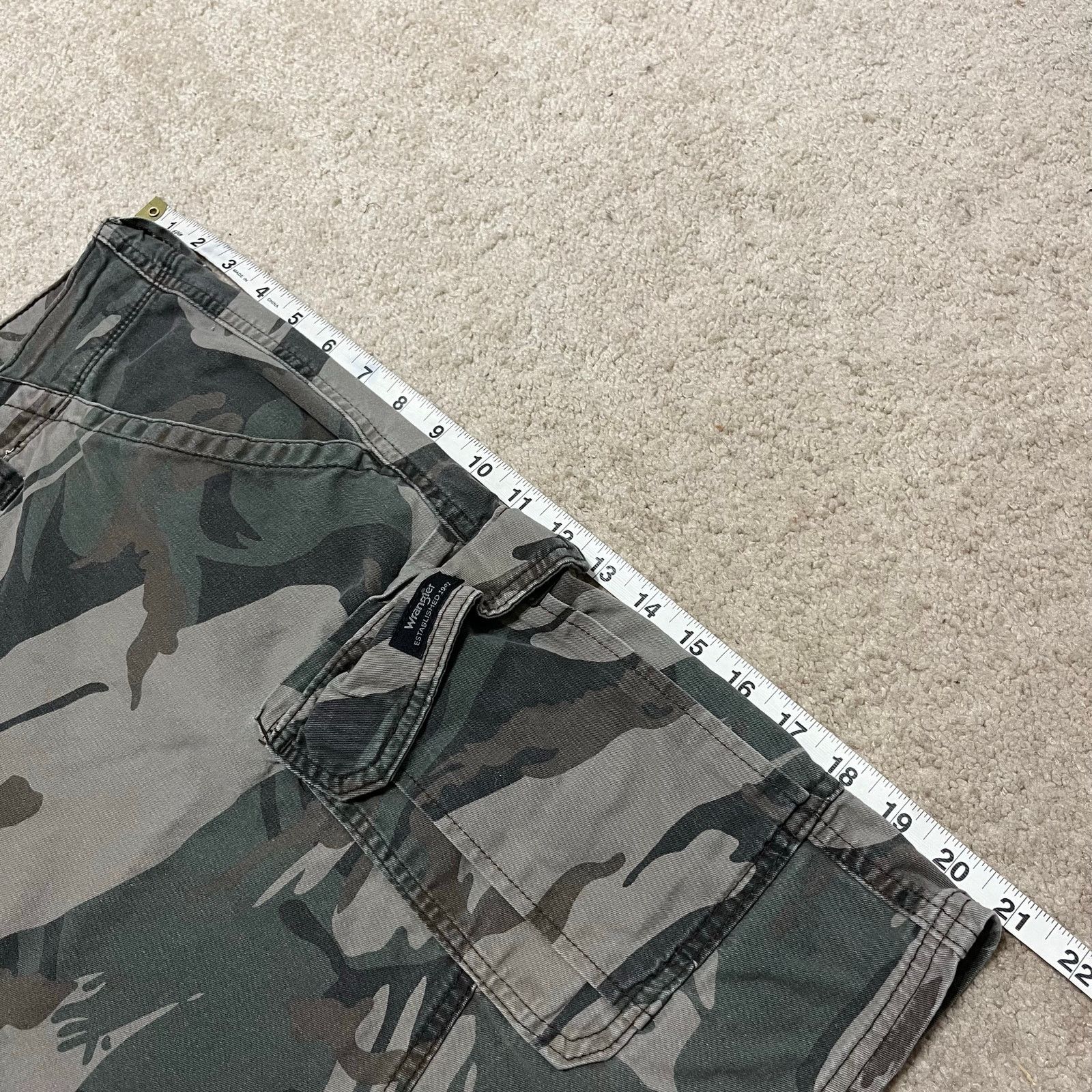 Wrangler Wrangler Relaxed Fit Camo Cargo Shorts 38W Size US 38 / EU 54 - 5 Thumbnail