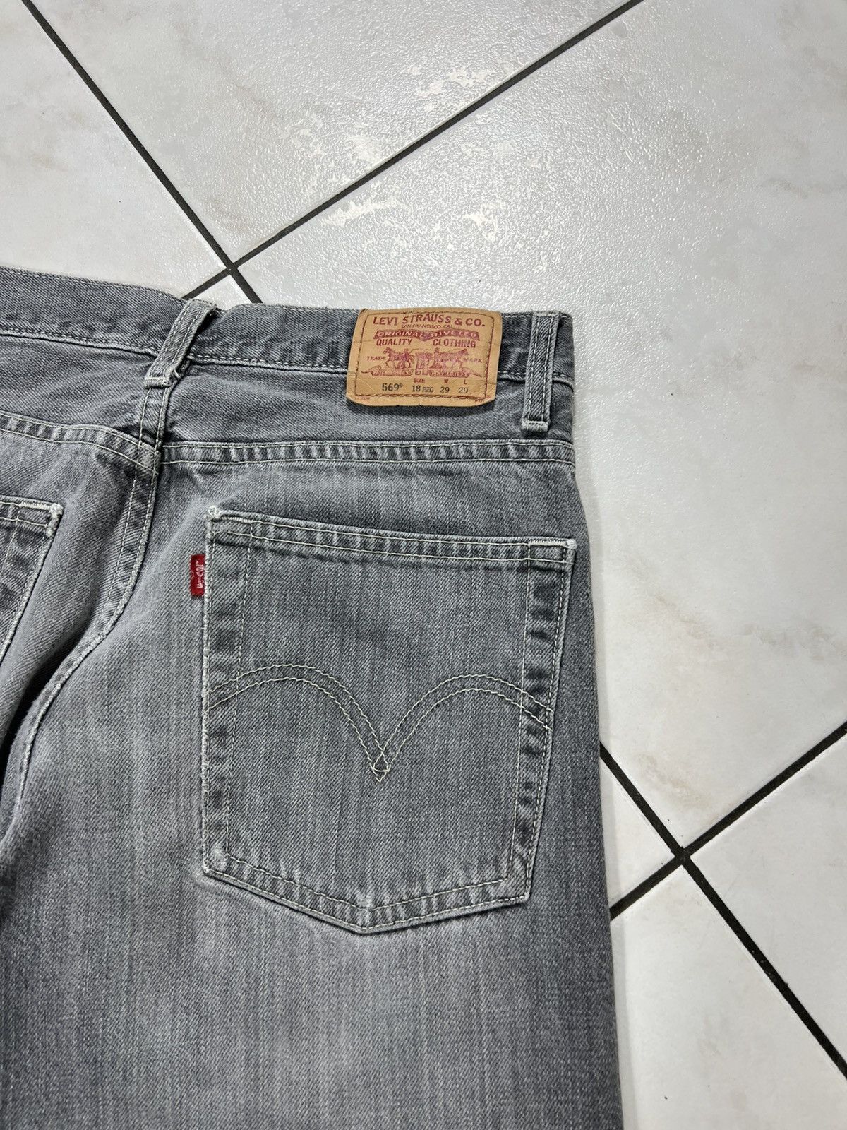 Levi's Vintage 90s Levis 569 loose straight washed distressed jeans Size US 29 - 14 Thumbnail