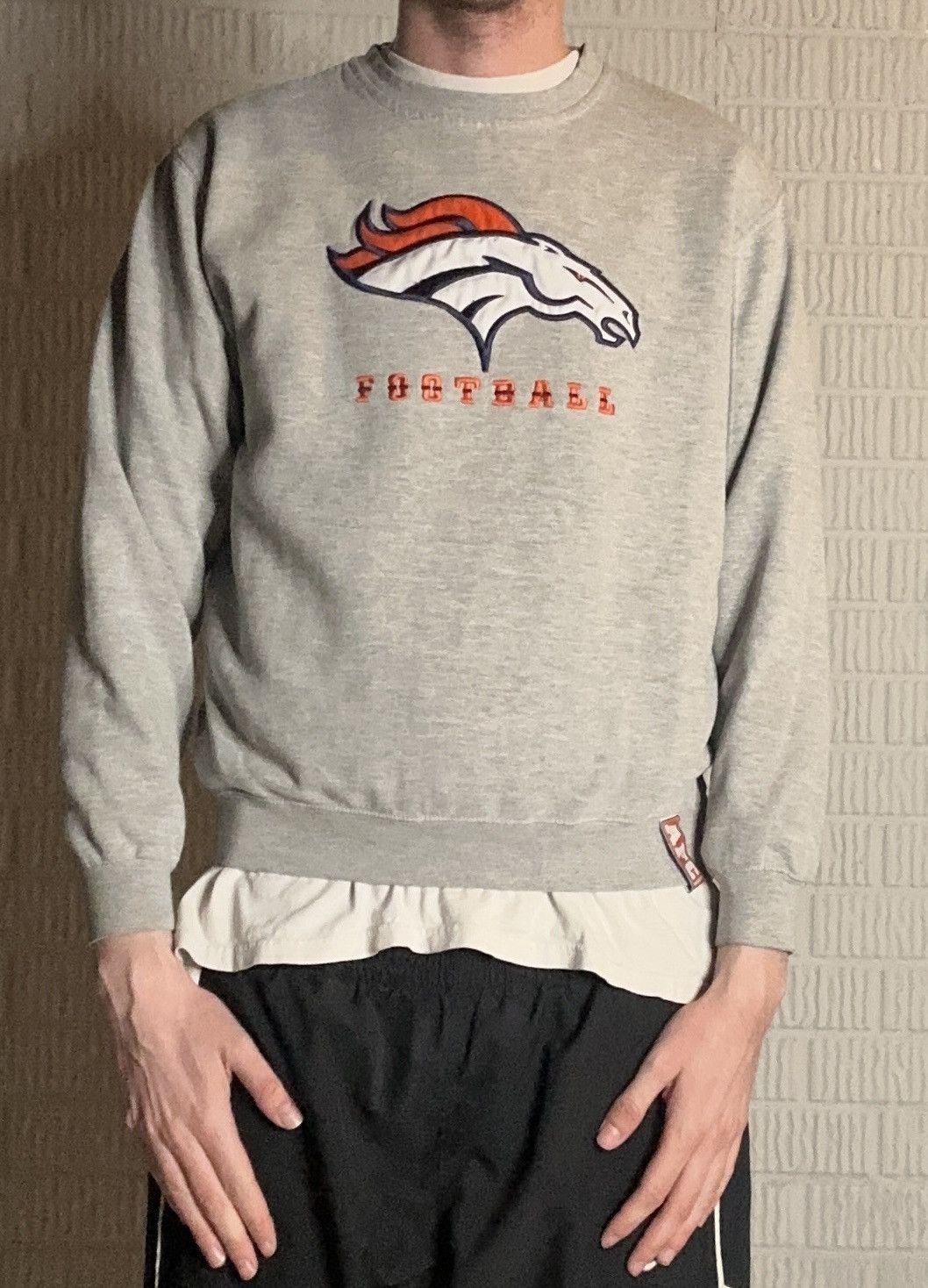 NFL Vintage Denver Broncos Embroidered Logo NFL Sweatshirt Size US M / EU 48-50 / 2 - 1 Thumbnail