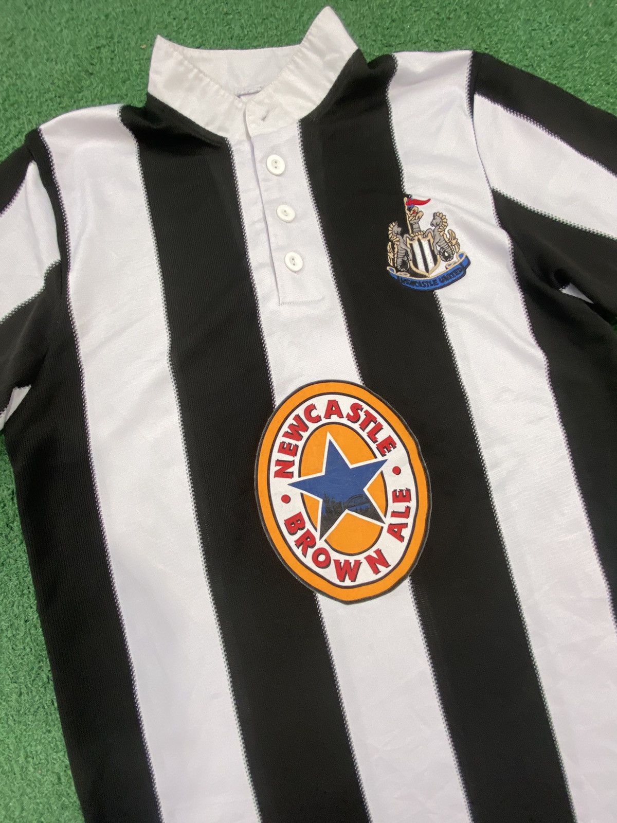 Other Newcastle united jersey tee Size US M / EU 48-50 / 2 - 2 Thumbnail