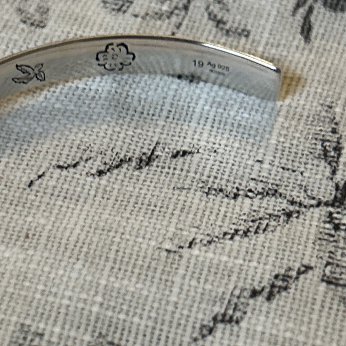 Gucci Gucci Blind for Love Silver Bangle Bracelet size 19 Size ONE SIZE - 9 Thumbnail