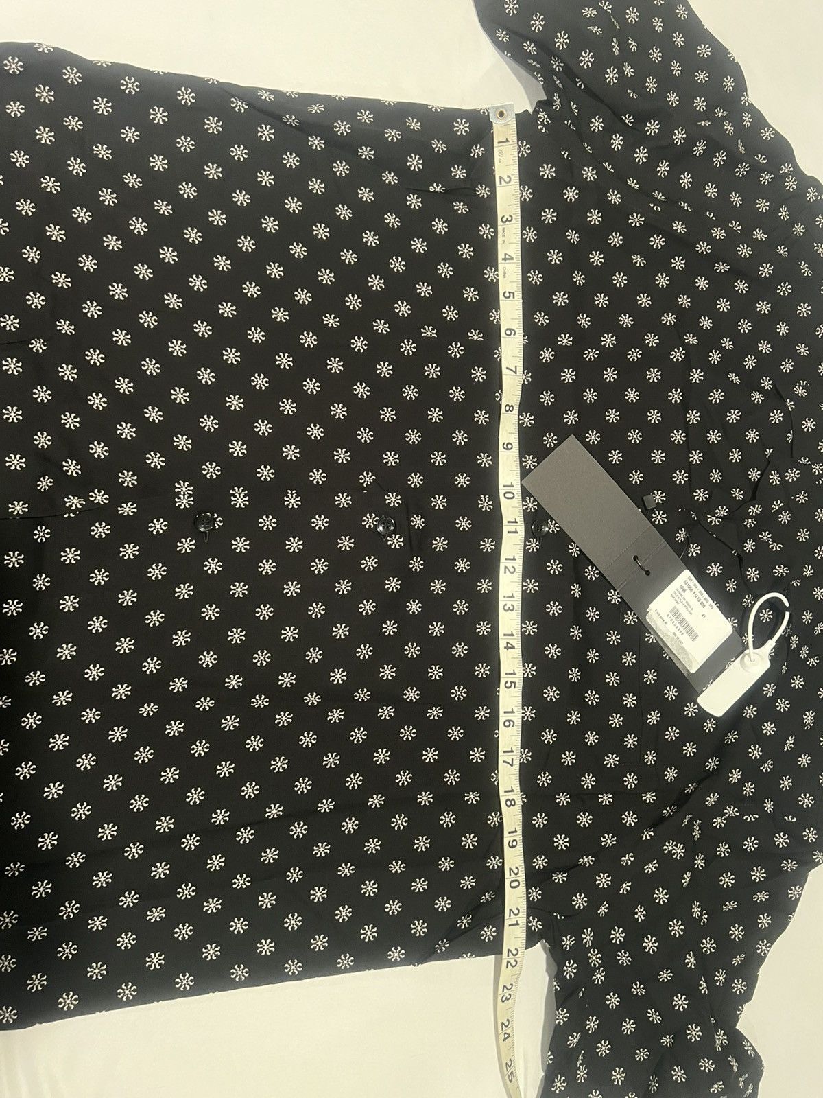 Saint Laurent Paris Saint Laurent men viscose short sleeve shirt.41/16. $890 Size US L / EU 52-54 / 3 - 5 Thumbnail