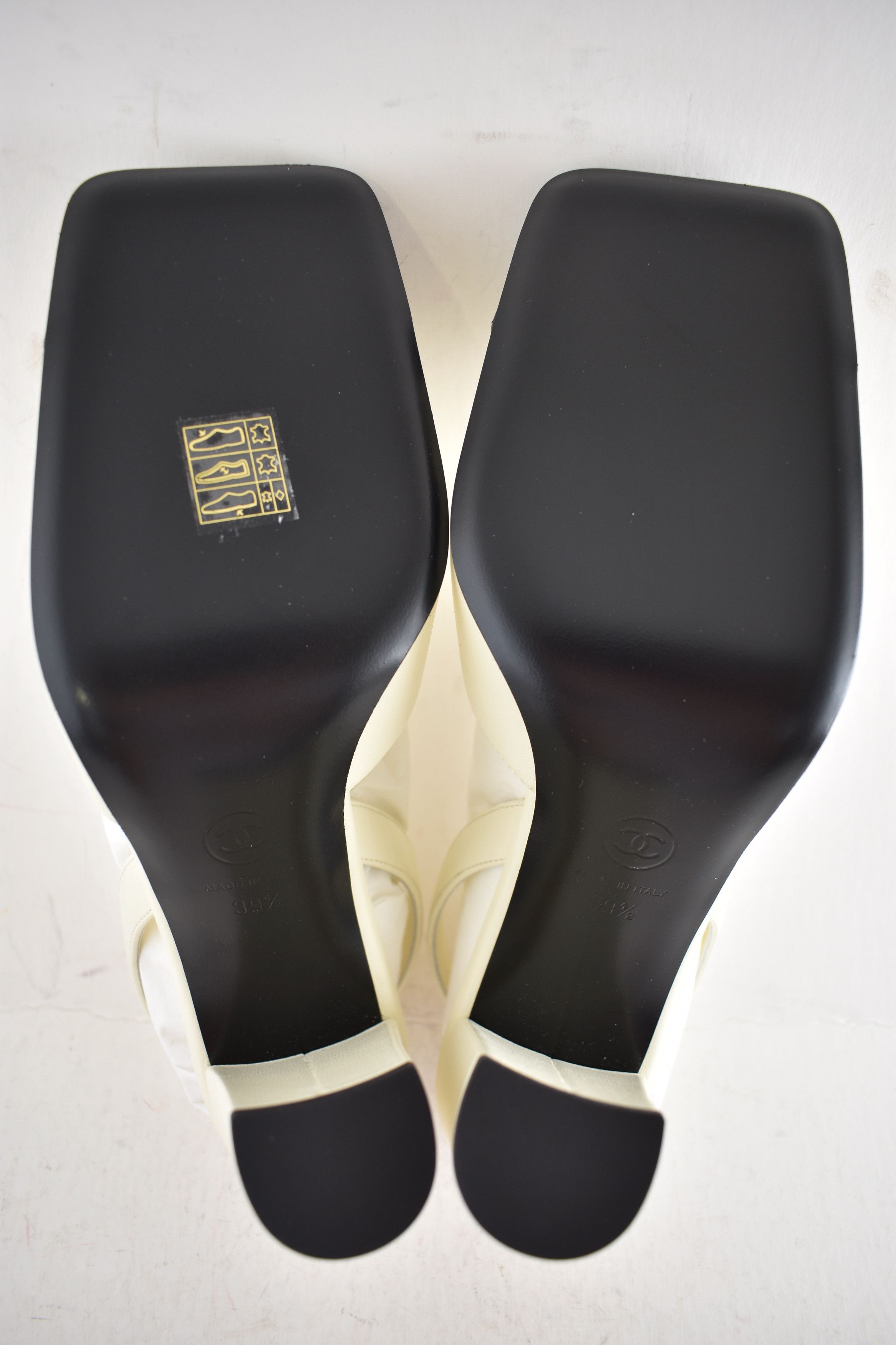 Chanel 26S Blazy Ivory Black Square Slingback Block Heel Pump 39.5 Size US 9.5 / IT 39.5 - 22 Thumbnail