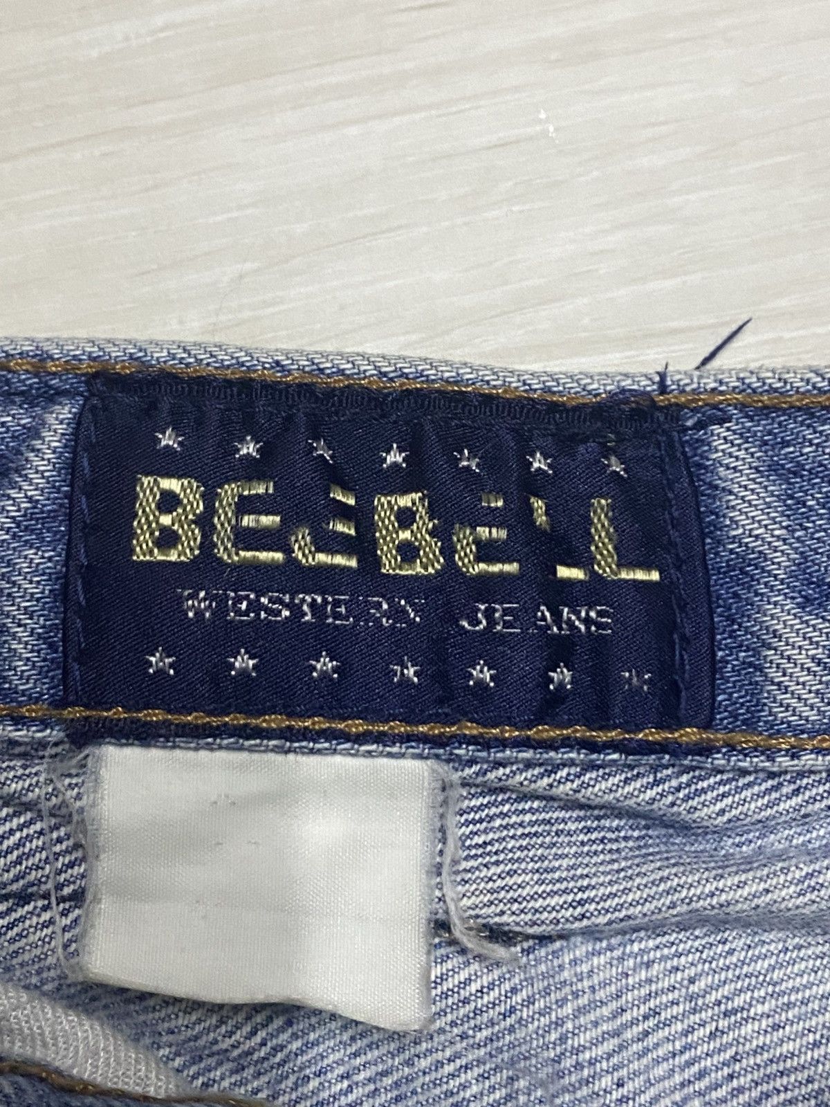 Japanese Brand Vintage Bee Bell Dirty Mud Wash Distressed Baggy Jeans Size US 31 - 14 Thumbnail