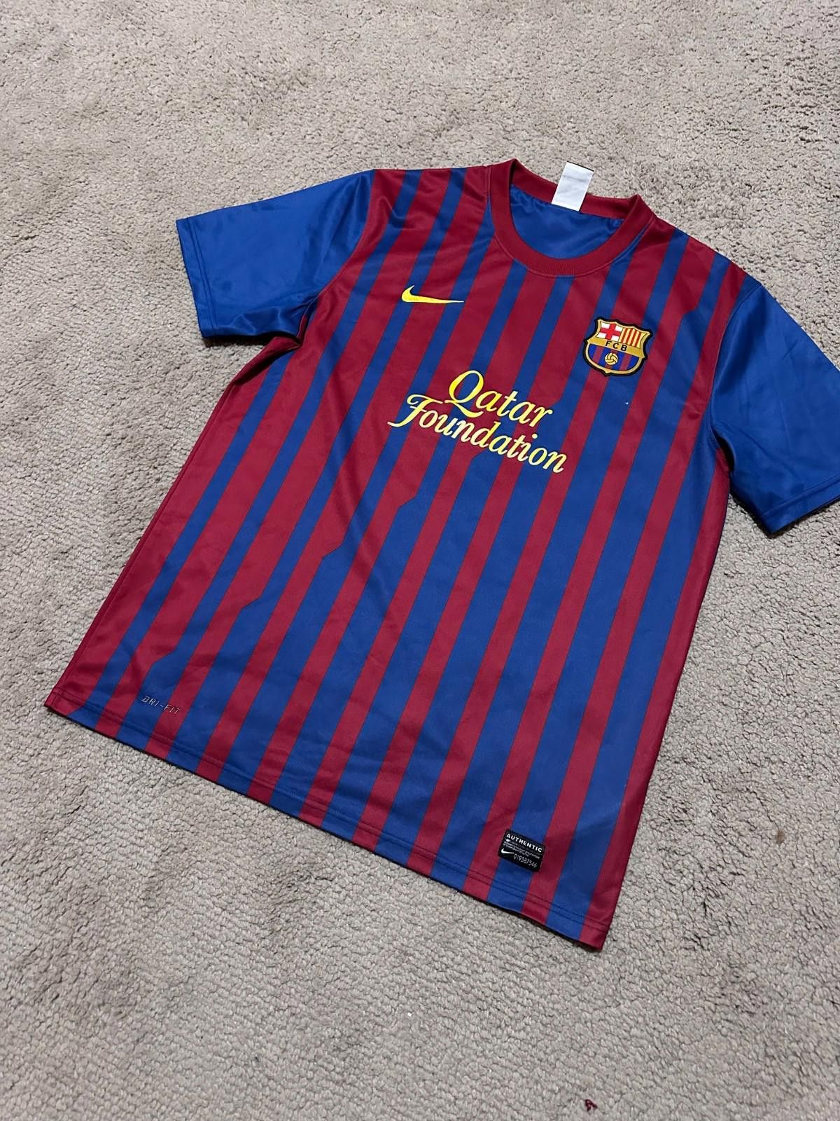 Nike Nike Barcelona 2011 2012 Home Football Shirt Soccer jersey L Size ONE SIZE - 2 Thumbnail