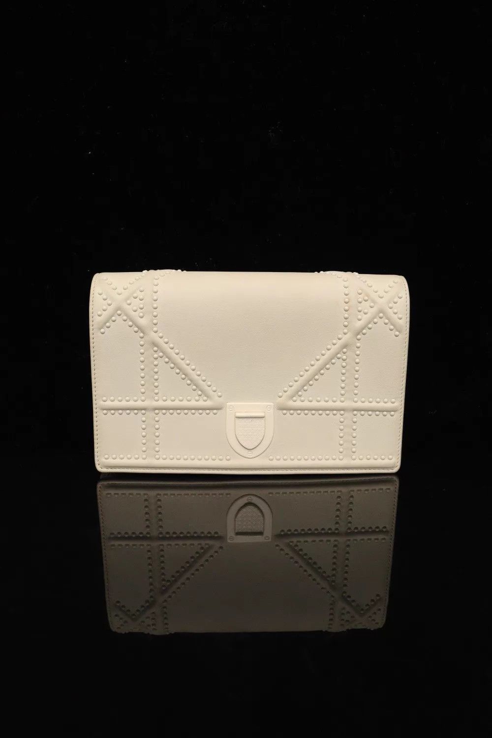 Dior Dior Shield Matte White Chain Bag 19x12 Size ONE SIZE - 3 Thumbnail