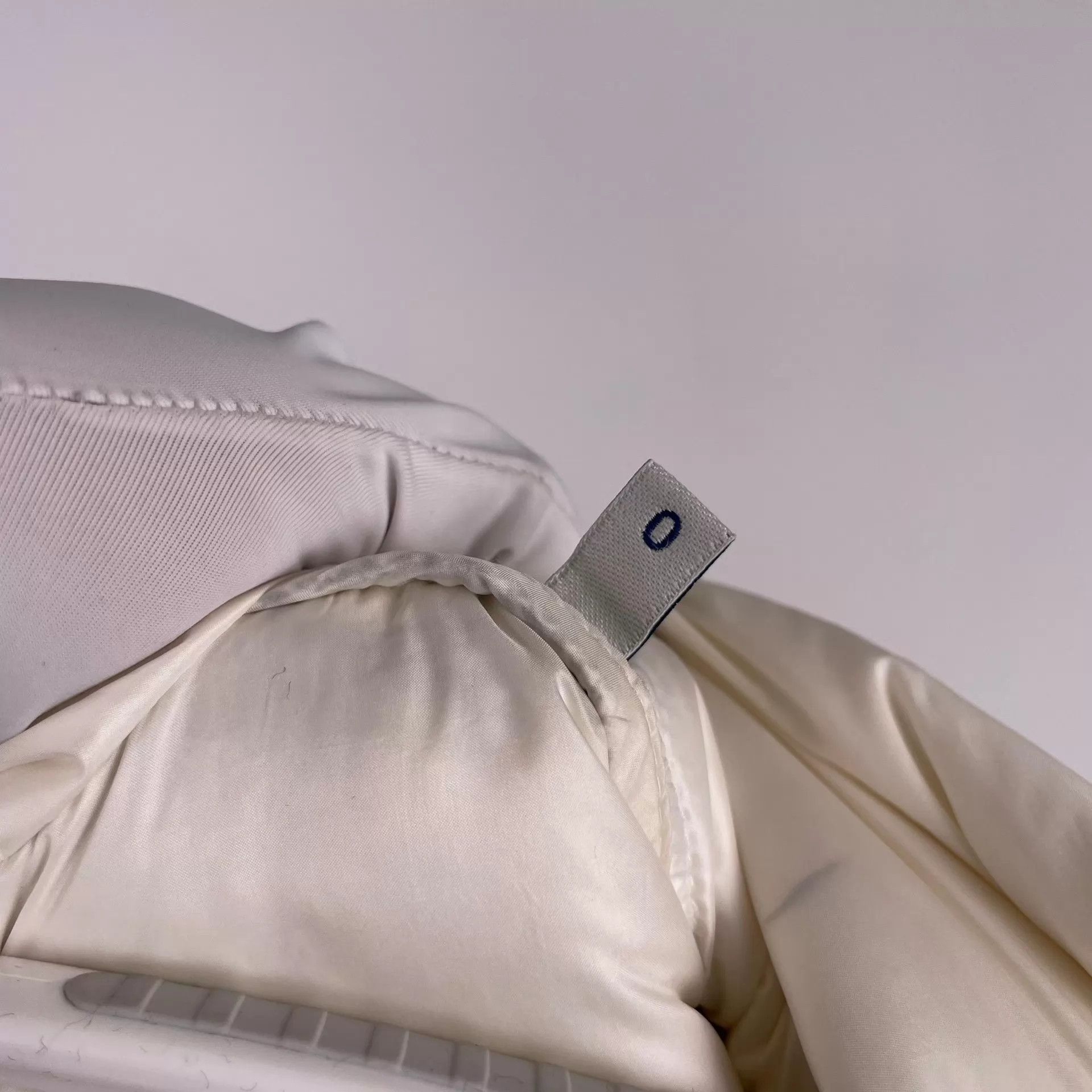 Moncler Moncler White Hooded Down Jacket 260504XJJ6F16 Size XS / US 0-2 / IT 36-38 - 4 Thumbnail