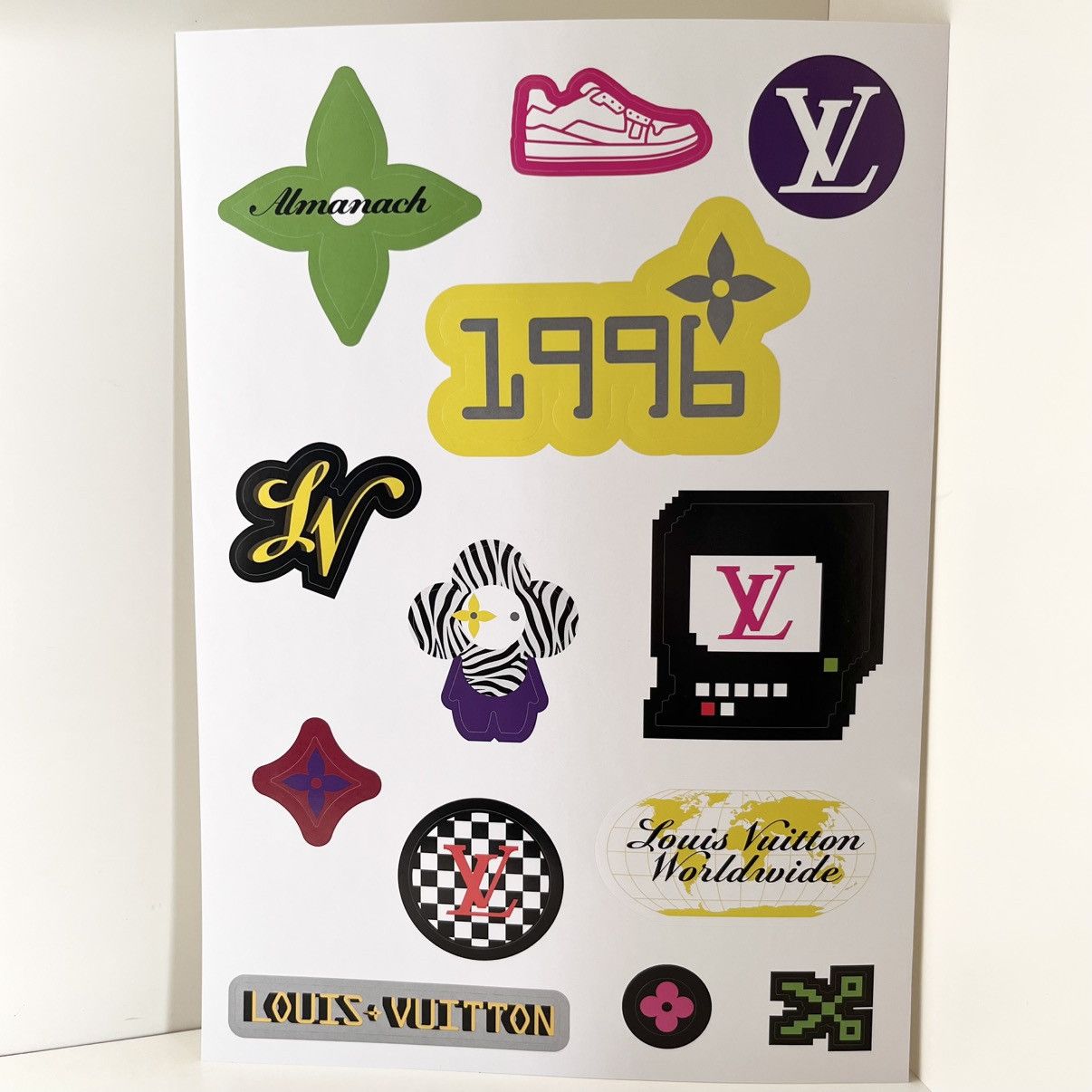Louis Vuitton Louis Vuitton large sticker sheet Size ONE SIZE - 14 Thumbnail