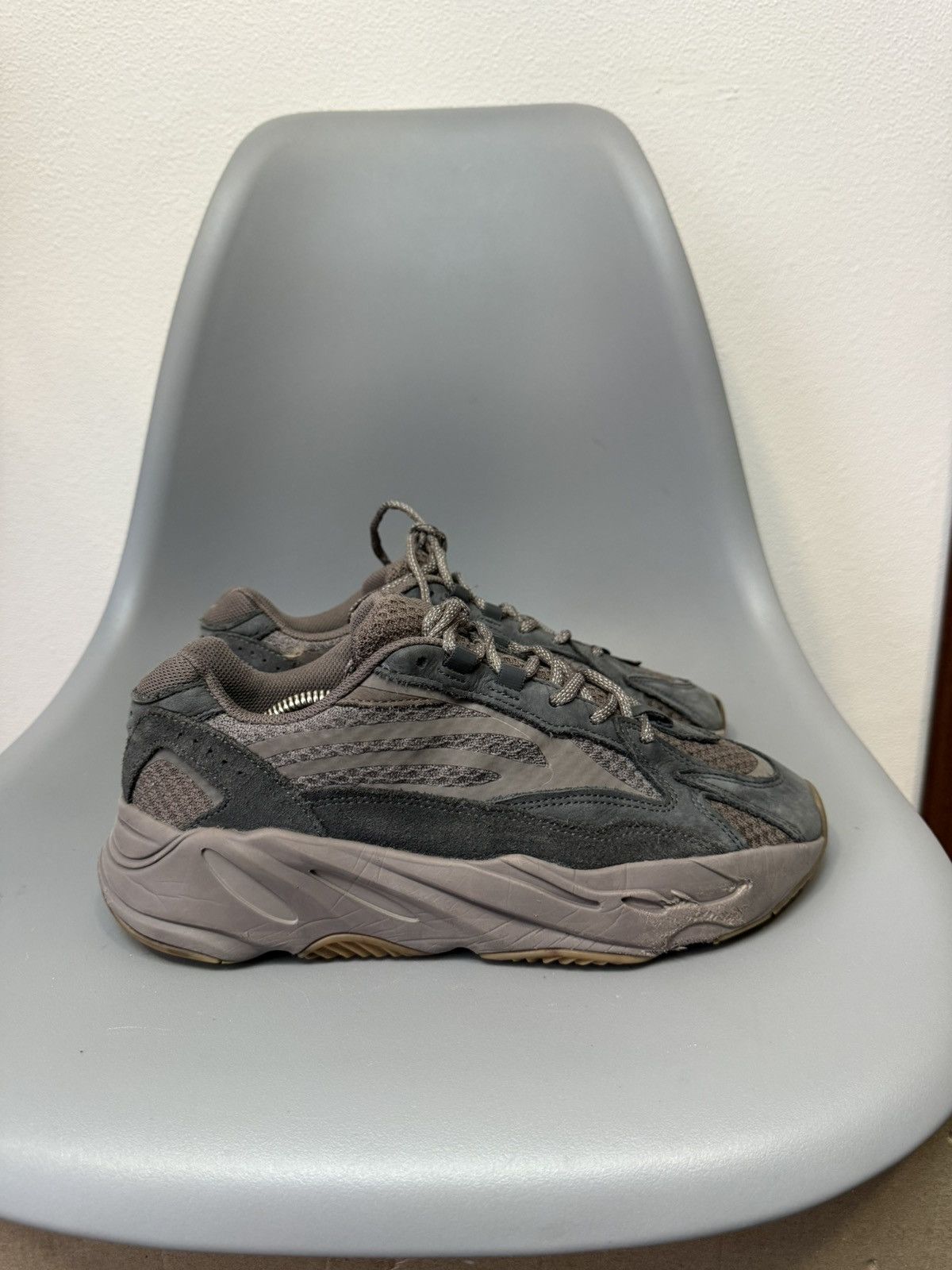 Adidas × Kanye West Adidas Yeezy Boost 700 v2 size 9 Size US 9 / EU 42 - 1 Thumbnail