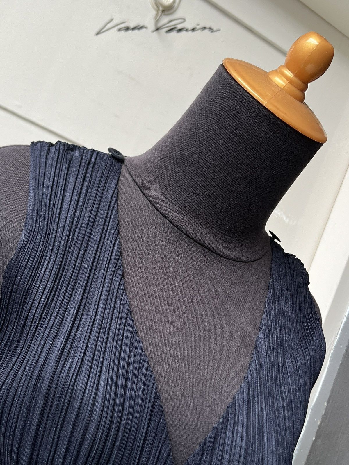 Pleats Please Issey Miyake ISSEY MIYAKE PLEATS PLEASE Asymmetrical buttom up vest Size US S / EU 44-46 / 1 - 13 Thumbnail