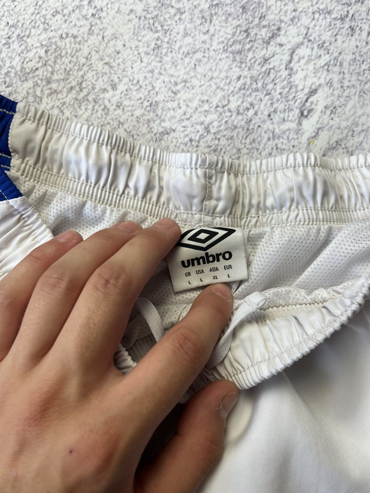 Other Everton Umbro Shorts #8 Size L Size US 34 / EU 50 - 7 Thumbnail