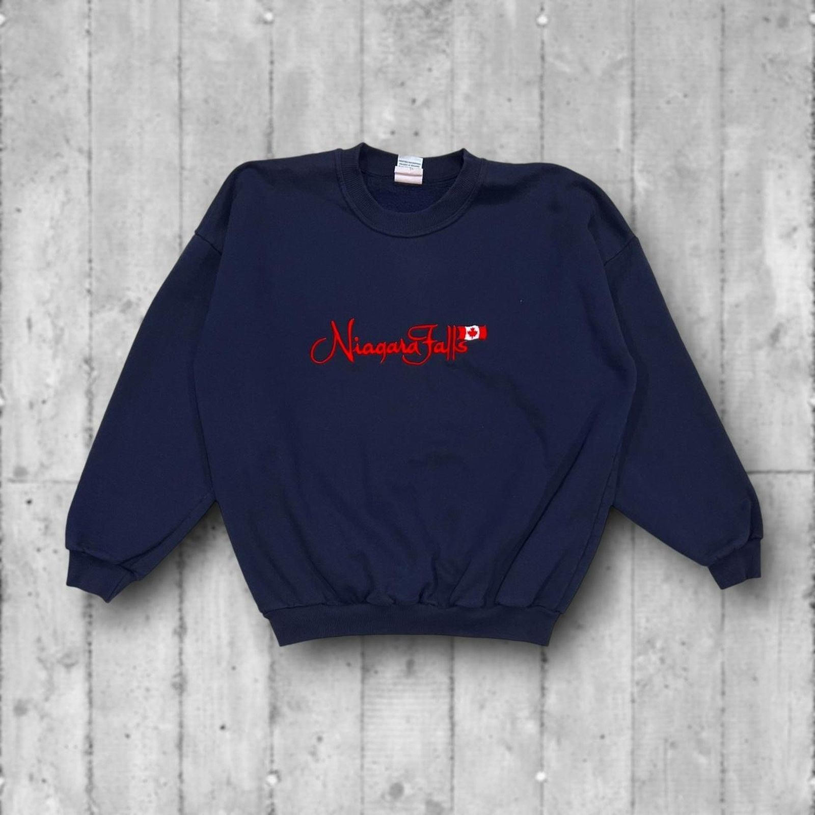 Vintage Vintage Niagara Falls Embroidered Navy Blue Sweatshirt Size US XL / EU 56 / 4 - 1 Thumbnail
